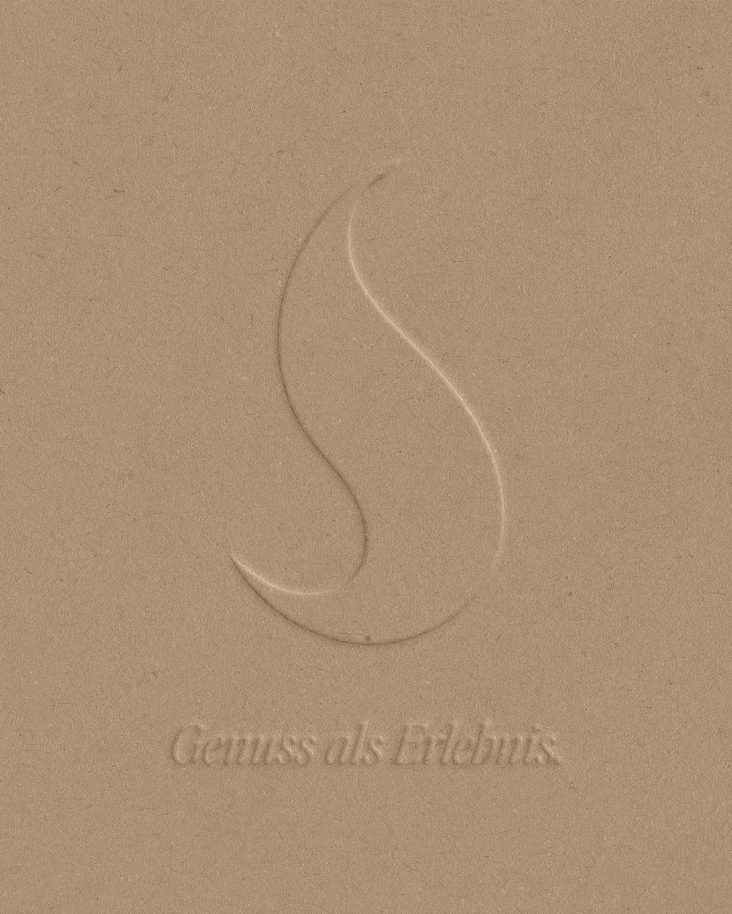 Ein sch&ouml;nes Logo entwickeln k&ouml;nnen viele.
Aber eine noch unbekannte Marke zu entwickeln und sie so zu f&uuml;hlen, dass daraus eine eigenst&auml;ndige  visuelle Sprache entsteht.
Das passiert nicht nebenbei.

Eine Emotion, die du als Inhabe