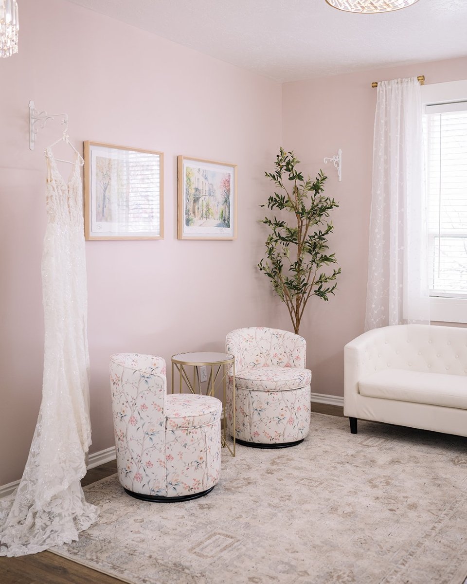✨ A glimpse inside vode event venue where timeless charm meets modern elegance! I'm loving this cozy corner with its soft blush walls and gorgeous natural light&mdash;perfect for those intimate pre-ceremony moments or a quiet conversation spot during