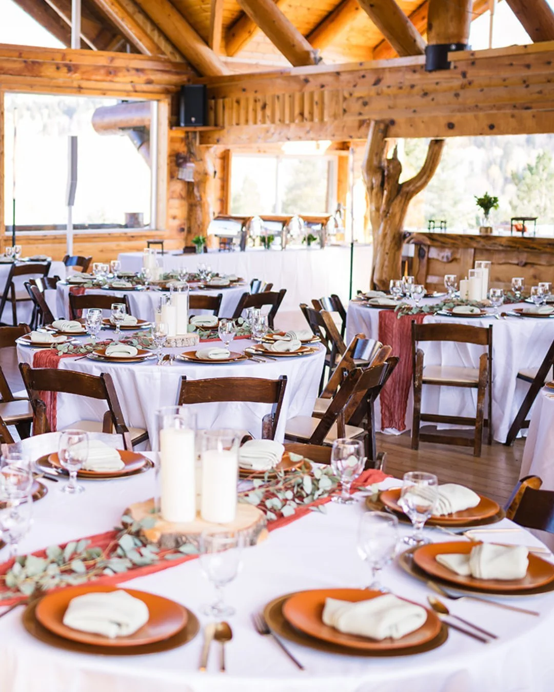 Timbermoose Lodge strikes that rare balance of feeling grand and deeply personal, making it the perfect setting for Alicia + Andrew&rsquo;s reception. The tables were filled with thoughtful details that told their story, from the engraved cake knife 