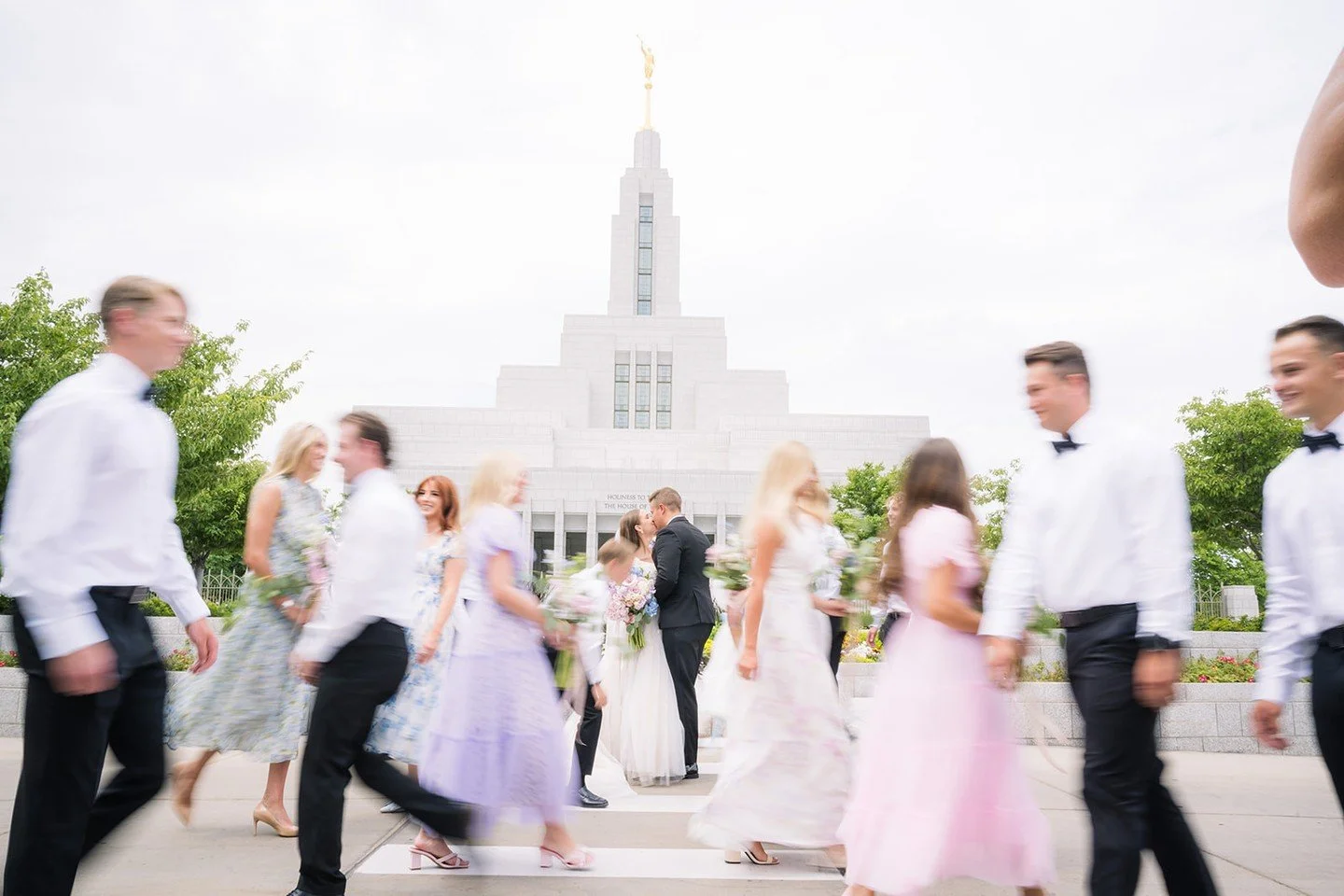 Surrounded by the people they love and who love them.⁠
⁠
Venue: @memorialhouseutah⁠
Photographer: @morganleighphotography	⁠
Video: @videosbygrace⁠
Florist: @ebwdesign⁠
Cake: by the bride⁠
Dress: @bodabridal⁠
Catering: @utcelebrations⁠
Lighting: @moon