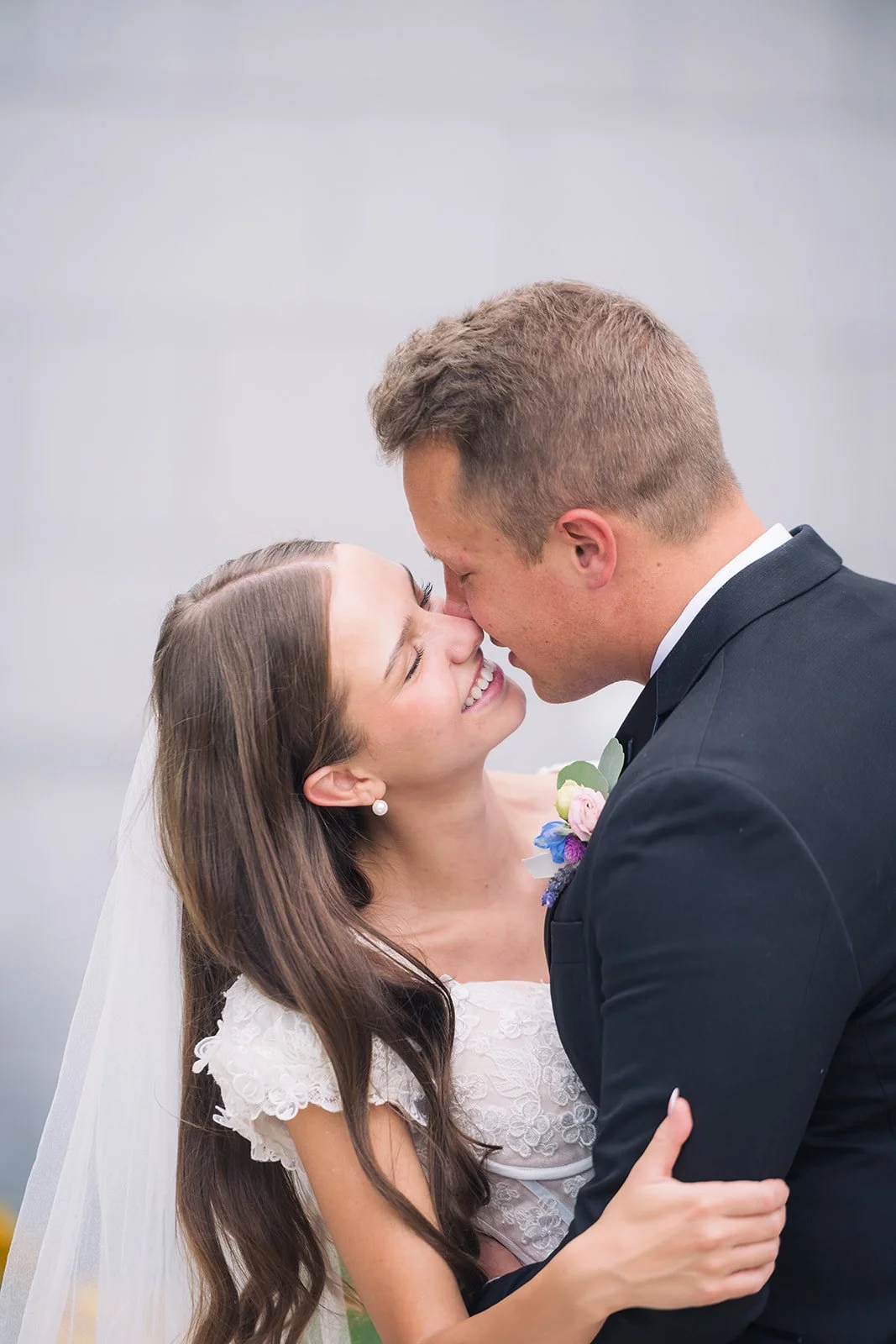 What Makes Wedding Photos Feel Timeless? A Photographer’s Perspective