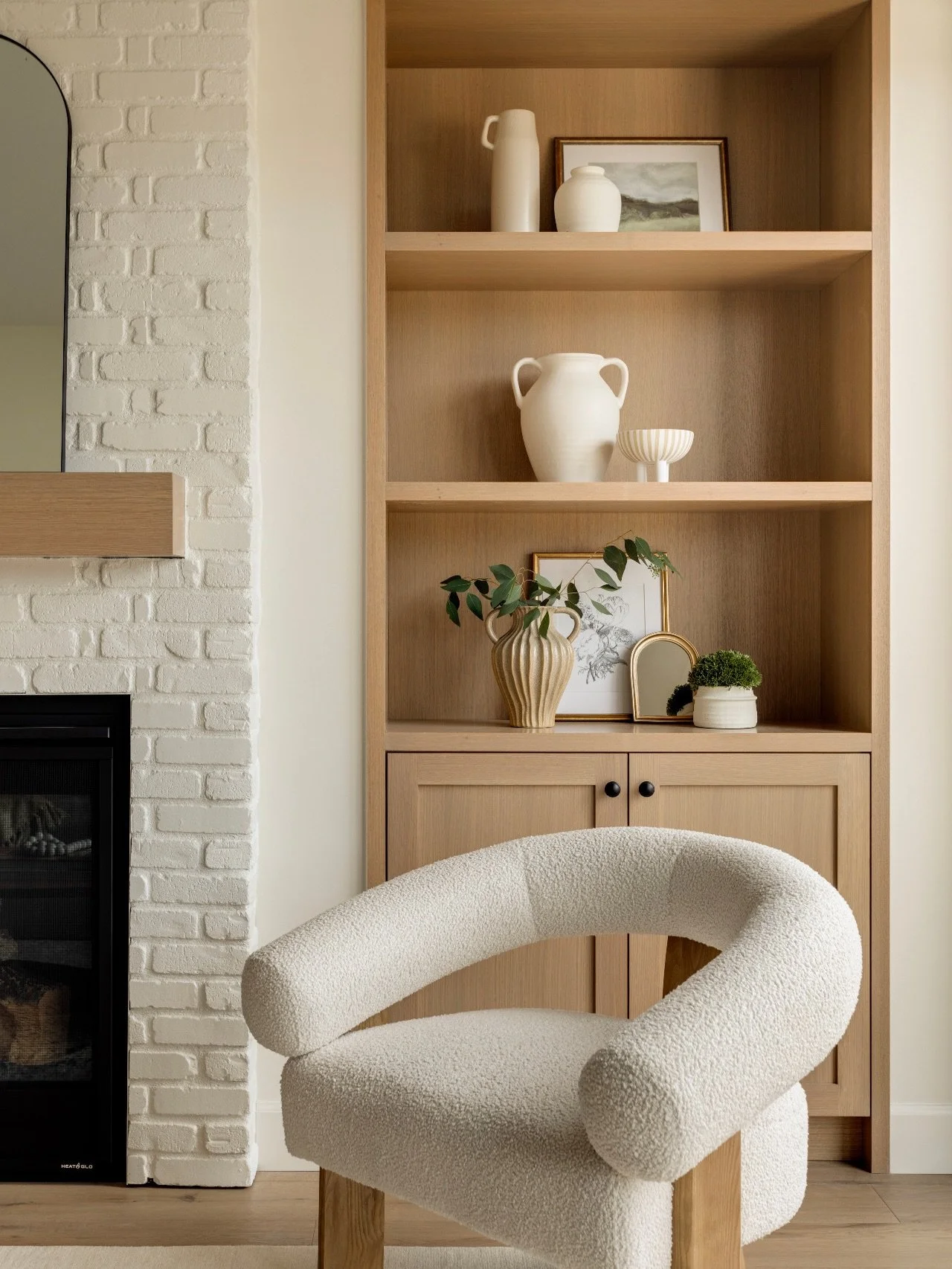 Styling. The final touch that pulls everything together. From sourcing the perfect d&eacute;cor pieces to placing artwork and getting that throw styled just right, it&rsquo;s all in the details&mdash;and it&rsquo;s totally our jam.
⠀⠀⠀⠀⠀⠀⠀⠀⠀
#AVDBrig