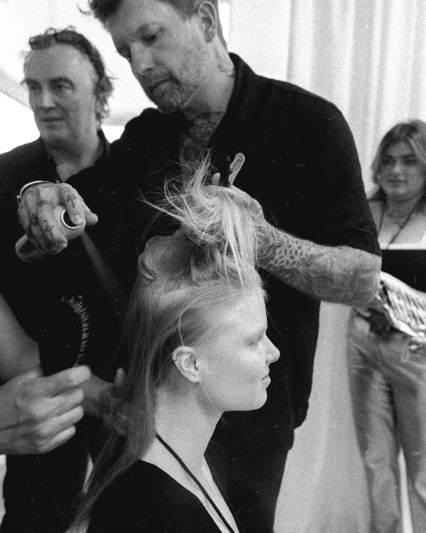 An absolute dream come true! ✨ This year, I had the incredible pleasure of working alongside some of the best in the industry backstage at New York Fashion Week. The energy, creativity, and passion behind the scenes were truly inspiring, and I feel s