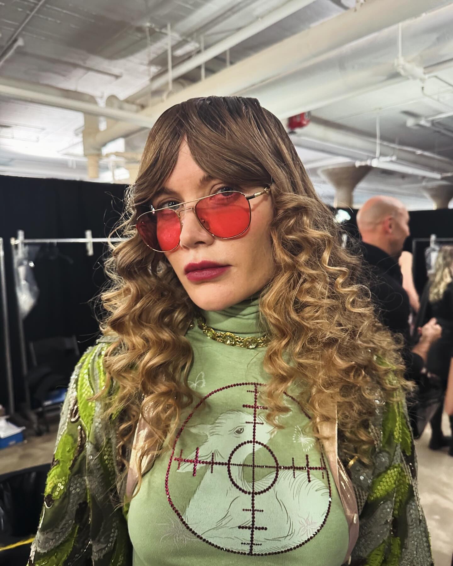 ✨ Backstage Exclusive! ✨ Get an inside look at all the excitement and glamour behind the scenes at New York Fashion Week! Stay tuned for more sneak peeks and behind-the-scenes moments! #NYFW #BackstagePass