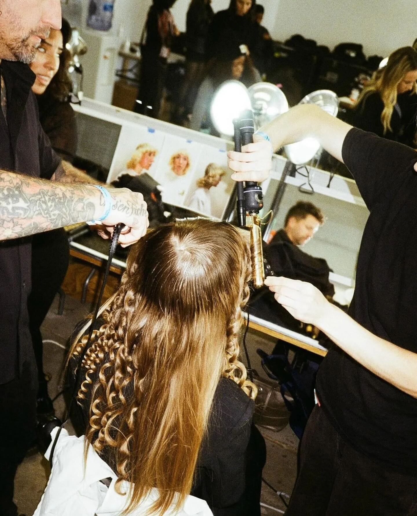 ✨ Backstage Beauty! ✨ Check out more of my work behind the scenes at New York Fashion Week @wiederhoeft_ Stay tuned for all the stunning styles hitting the runway! #NYFW

Team Lead @karla_julianna 
Photography @mweinbergerr 

#bouldern #bouldering #b