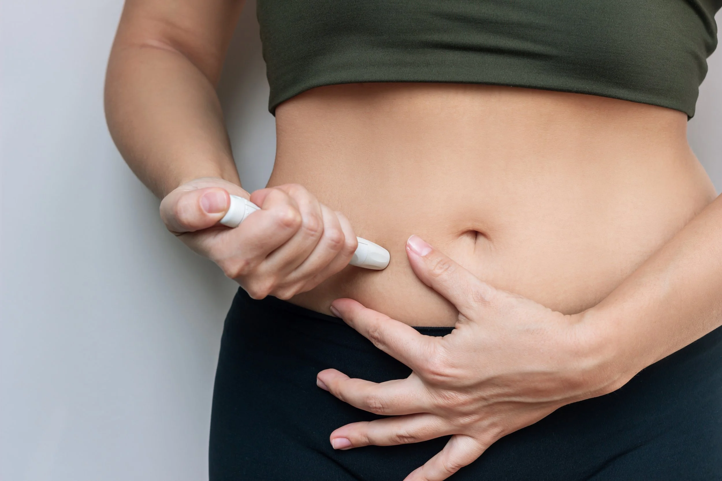 retatrutide and antibiotics Since January 2026, there have been six cases of acute liver toxicity  associated with unapproved peptide products labelled Retatrutide in  Australia. These toxic effects may be linked to a contaminant in the