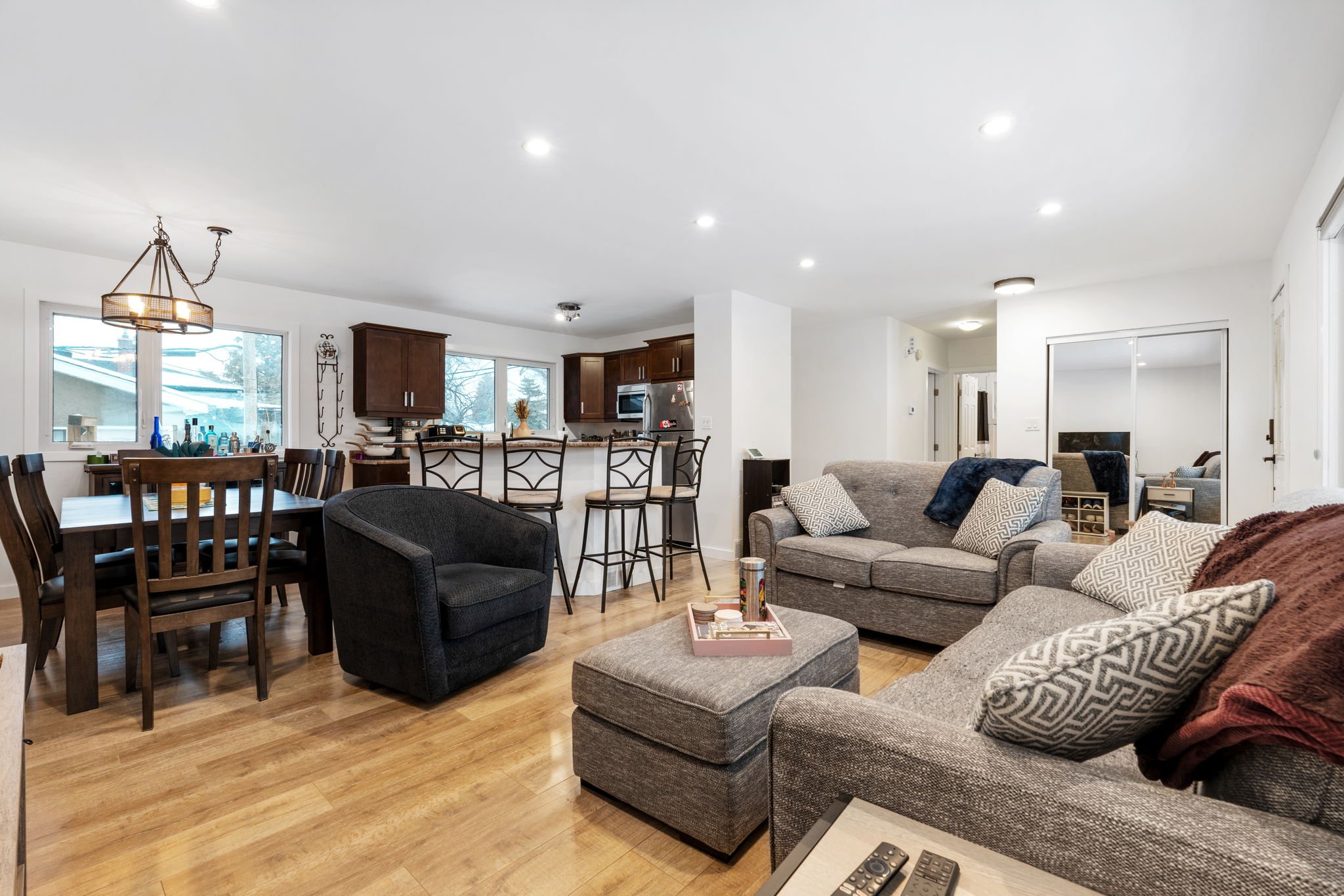1 Echo Bay - Interior-5.jpg