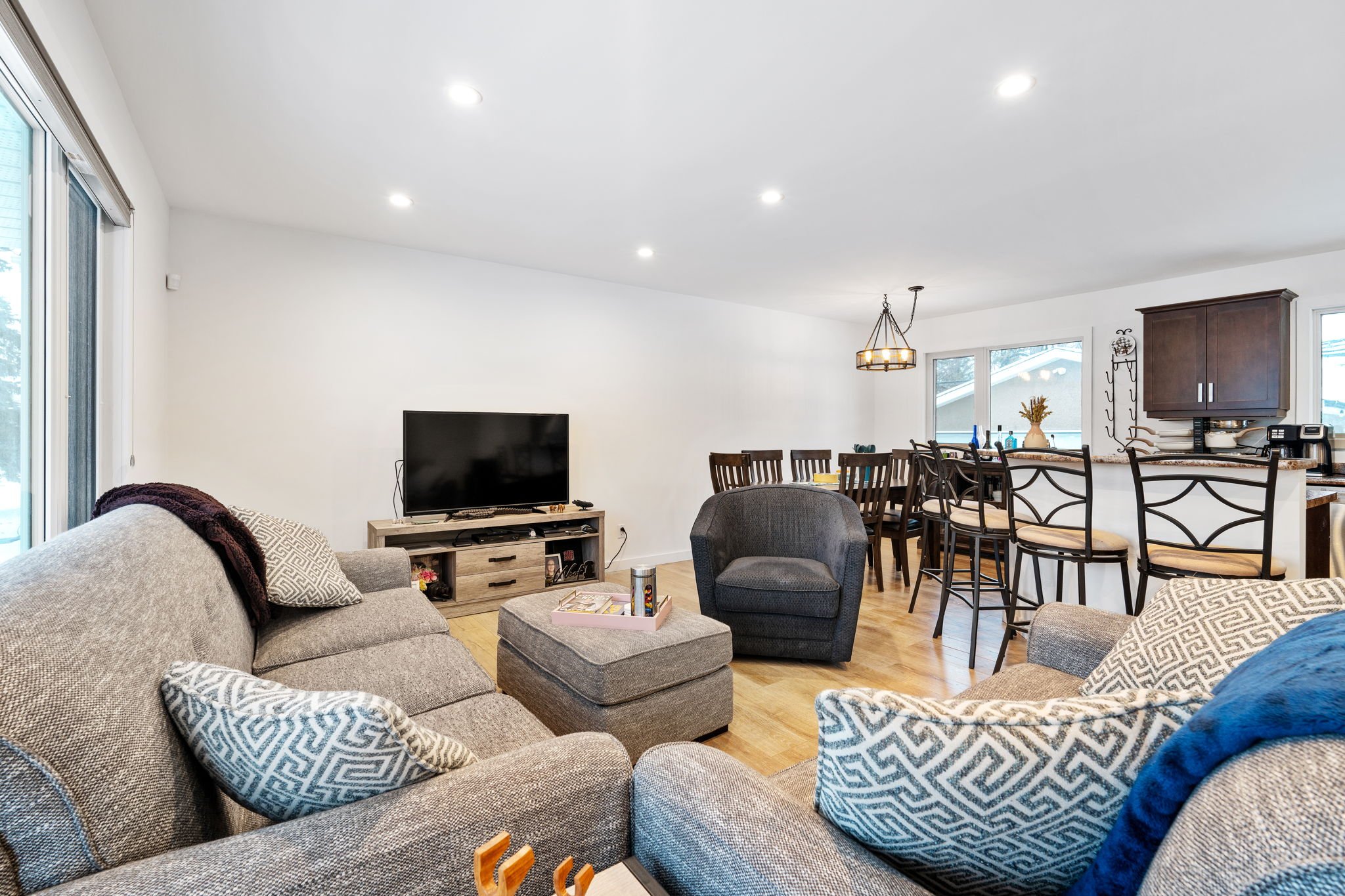 1 Echo Bay - Interior-3.jpg