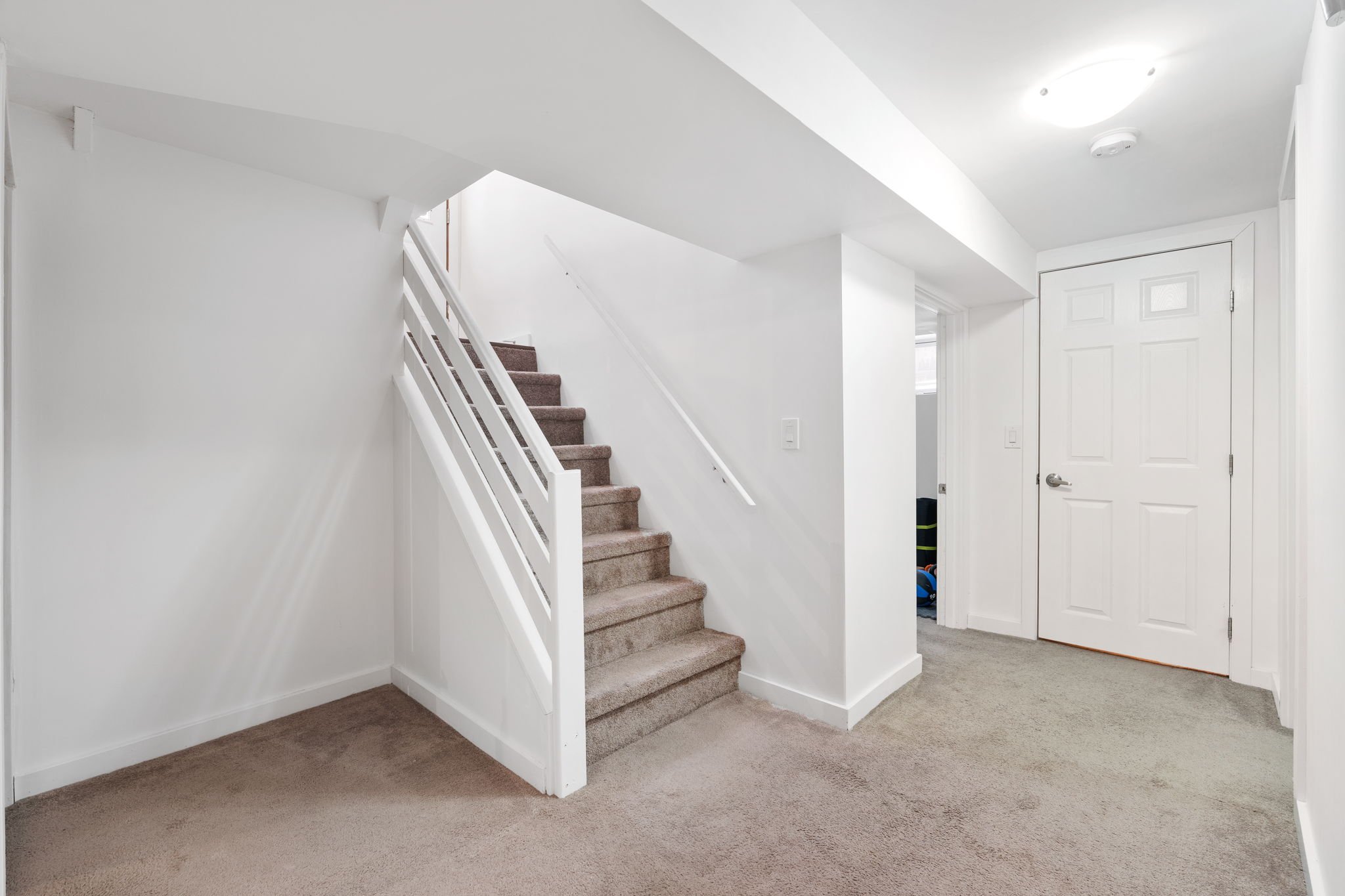 1 Echo Bay - Interior-20.jpg