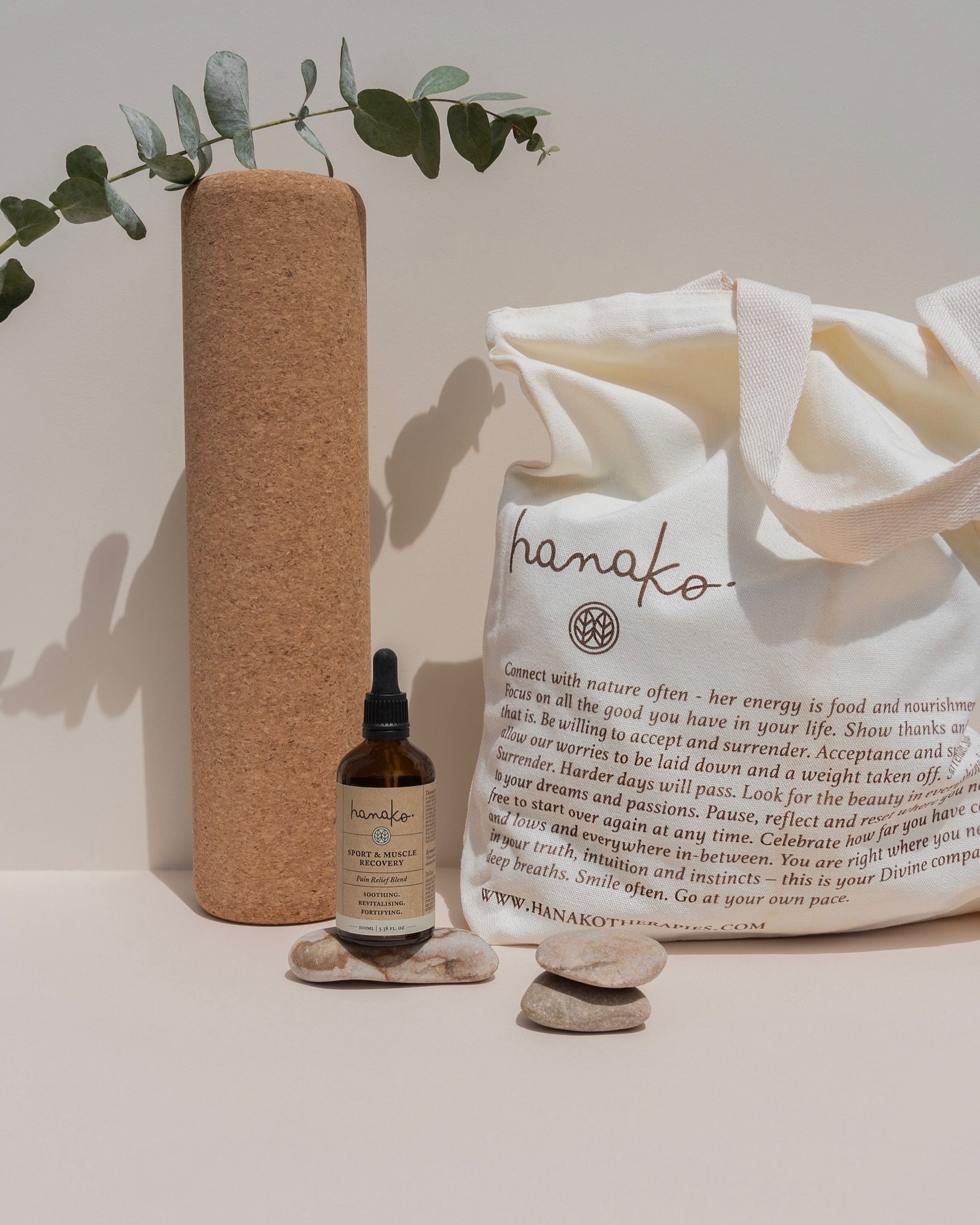 a glimpse into the magic of @hanakotherapies ✨

a collaboration for the extension of their product range, working on the label designs, affirmation cards and unique tote bag for this beautiful modern apothecary brand, embracing nature&rsquo;s healing