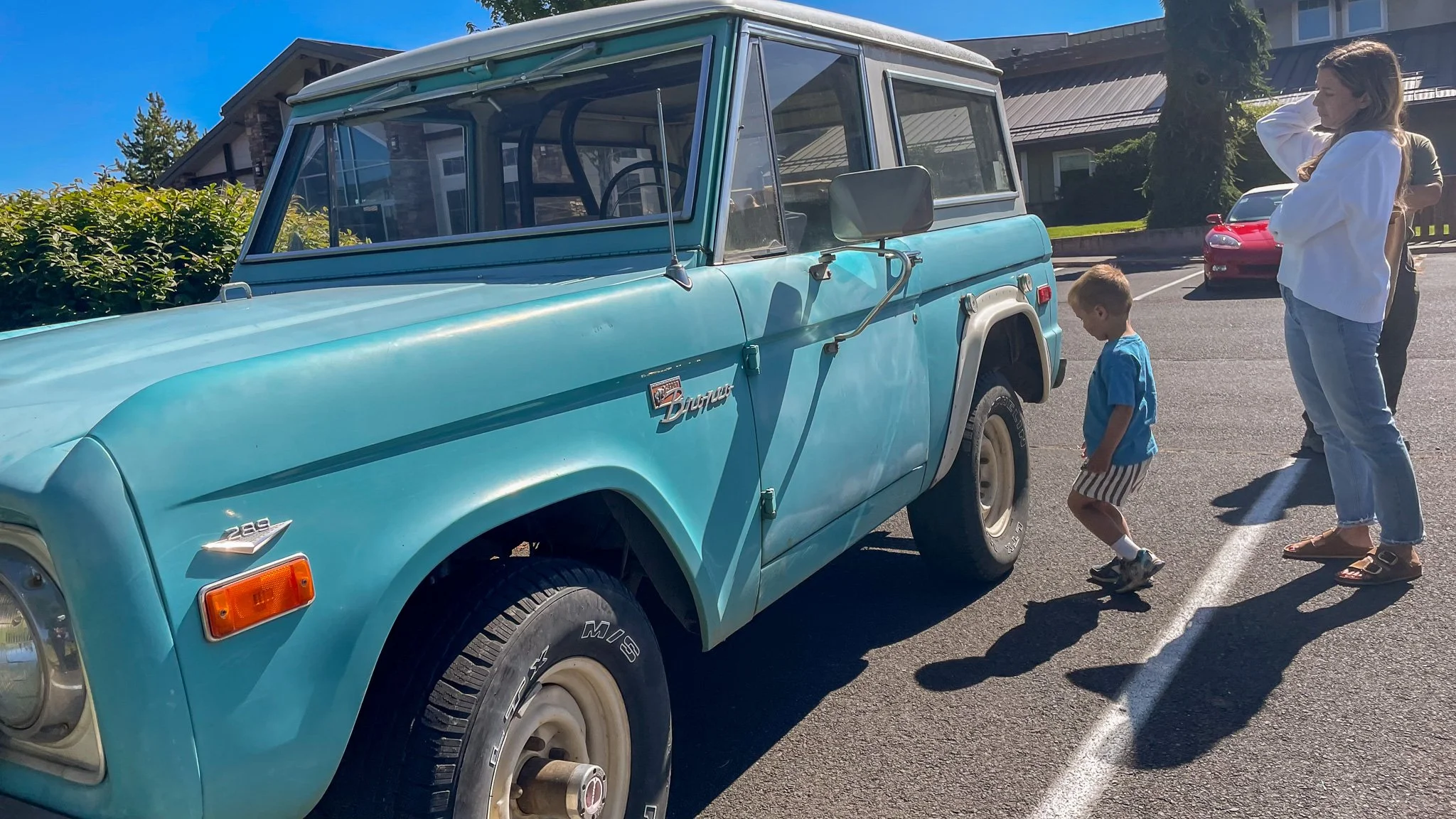 Vintage FORD Bronco 289 Bend Cars & Coffee on 27th St first Saturdays.jpg