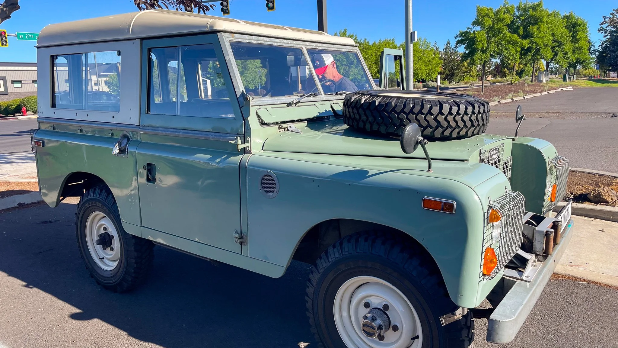 Vintage Land Rover bend Cars and Coffee.jpg