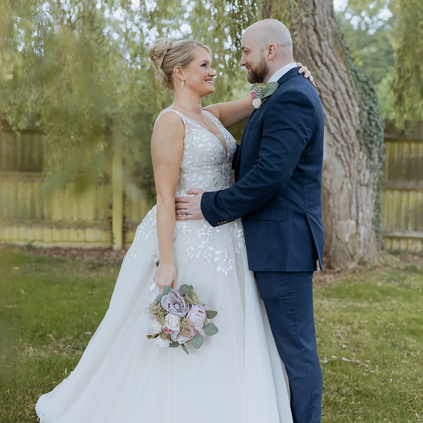 M&amp;J 🤍 

Such a beautiful day and even the rain didn&rsquo;t stop us ! 🌧️
Congratulations you gorgeous pair 🥹🤍

Bride - @martinawi11iams 
Groom- @jwilliamsxiii 
Venue - @hockleyhouse_ 
Hair - @weddinghairbysianredmond 
Makeup - @lookbydanielle