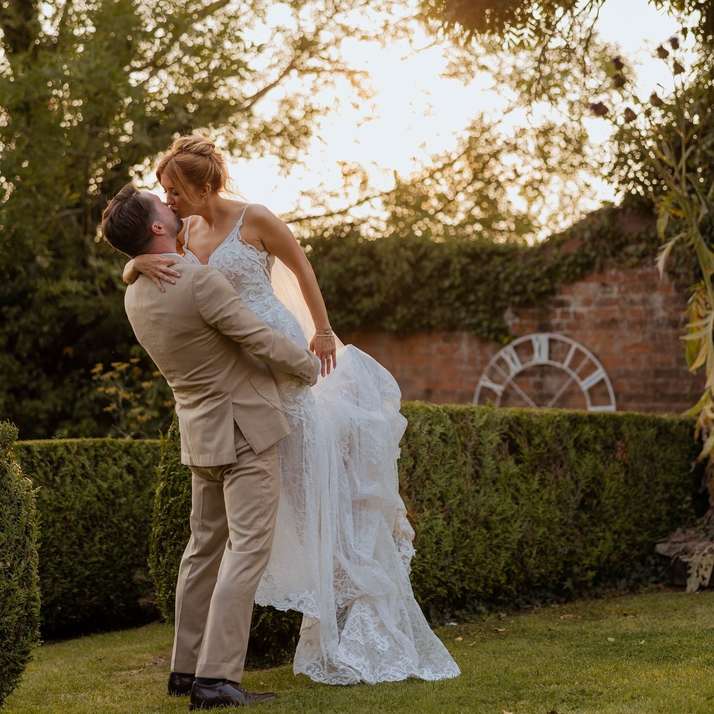 Say goodbye to awkward poses and stiff smiles! With us, your couples shoot is all about fun and genuine connection. 

We focus on creating moments that feel natural, capturing your real laughs, sweet glances, and every in-between fun moment that make