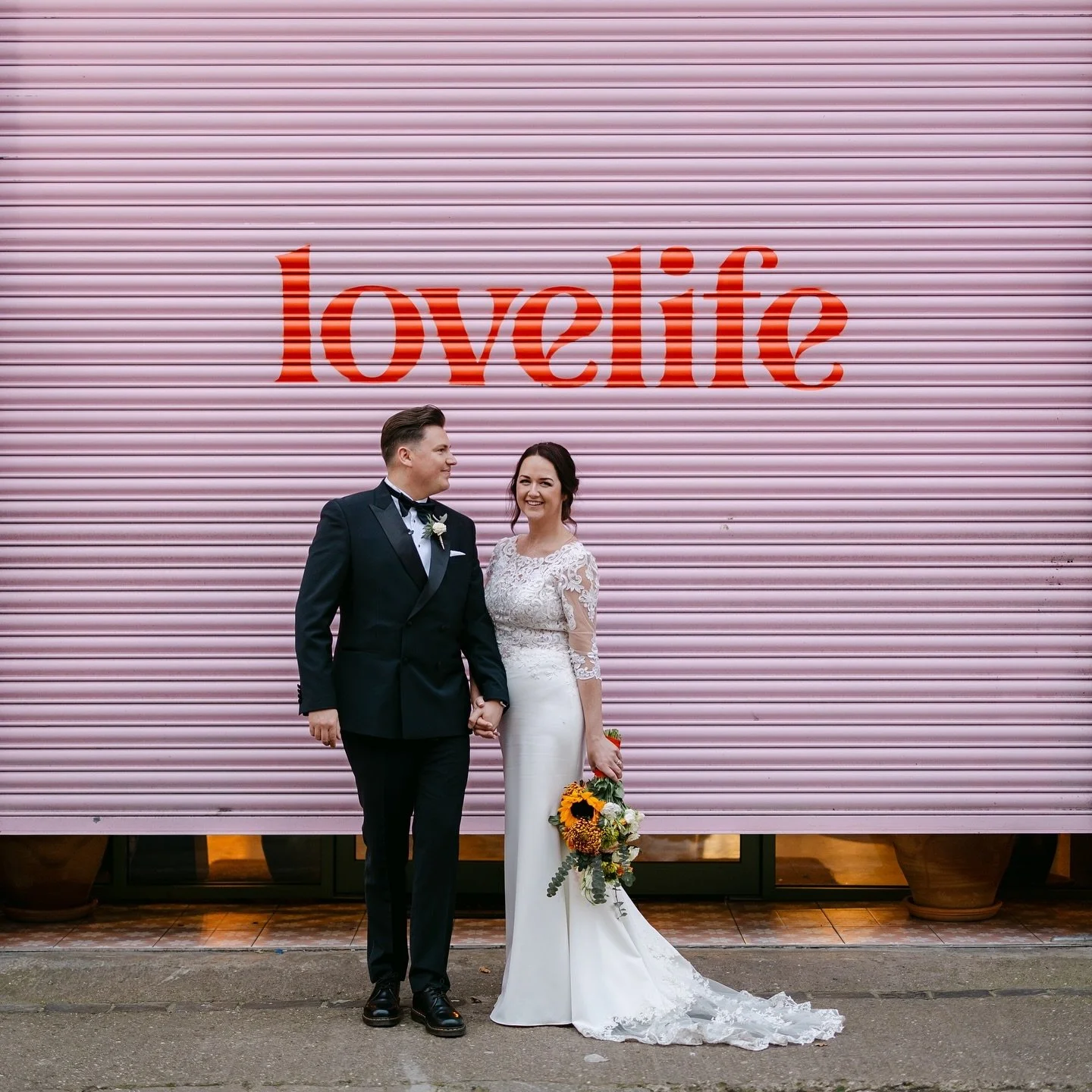 J&amp;A 🤍✨ 

A stunning day for this gorge pair on Saturday 🥰

Venue - @thebonddigbeth
Bride - @meejessx 
Groom - @ashbenson29 
Dress - @wed2b 
Suits - @mossbros 
Bridal Hair - @sue_studio83 
Bridal Make Up - @studyingand_juggling 
Bridesmaid Hair 