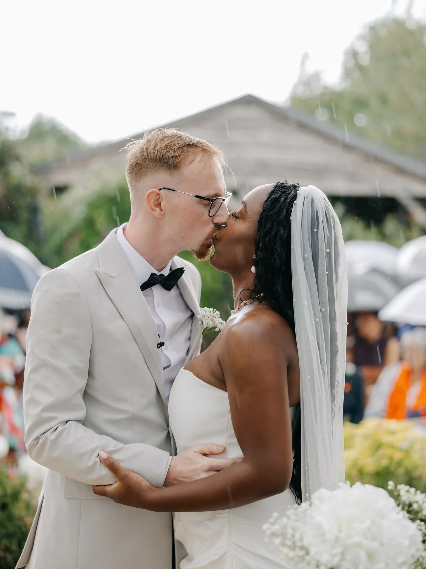 R&amp;A ✨ 

The rain didn&rsquo;t stop this party 🤍 

A gorgeous twilight wedding for you both filled with celebration,laughter,food,shots and plenty of dancing ✨

Bride - @rxpx___ 
Venue - @cotonhousefarm 
Music - @chriskeyspiano 
Makeup - @luxecan