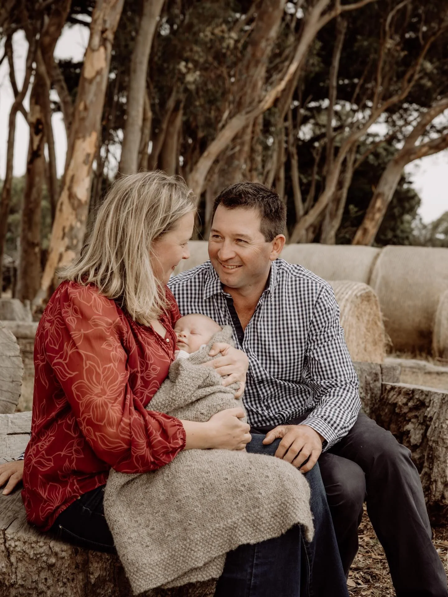 Dear Mum and Dad, 
I know you&rsquo;re tired. I know your body aches. I know you&rsquo;re in the trenches.  But look at what you made. This tiny soul who only knows love&hellip;because of you. 

If you&rsquo;re ready to book in a session you actually