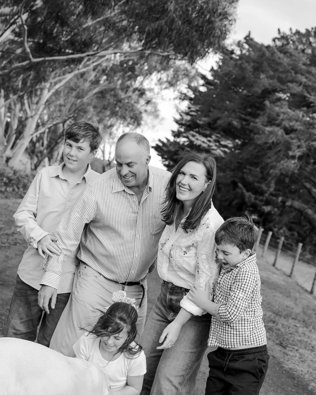 At home, with the people you love. 💕 

As soon as I saw that stunning Golden Elm in all its Autumn glory, I knew this would be a perfect shoot. And then to spend the next hour talking and laughing non-stop, well, I had the best time!  I drove home t