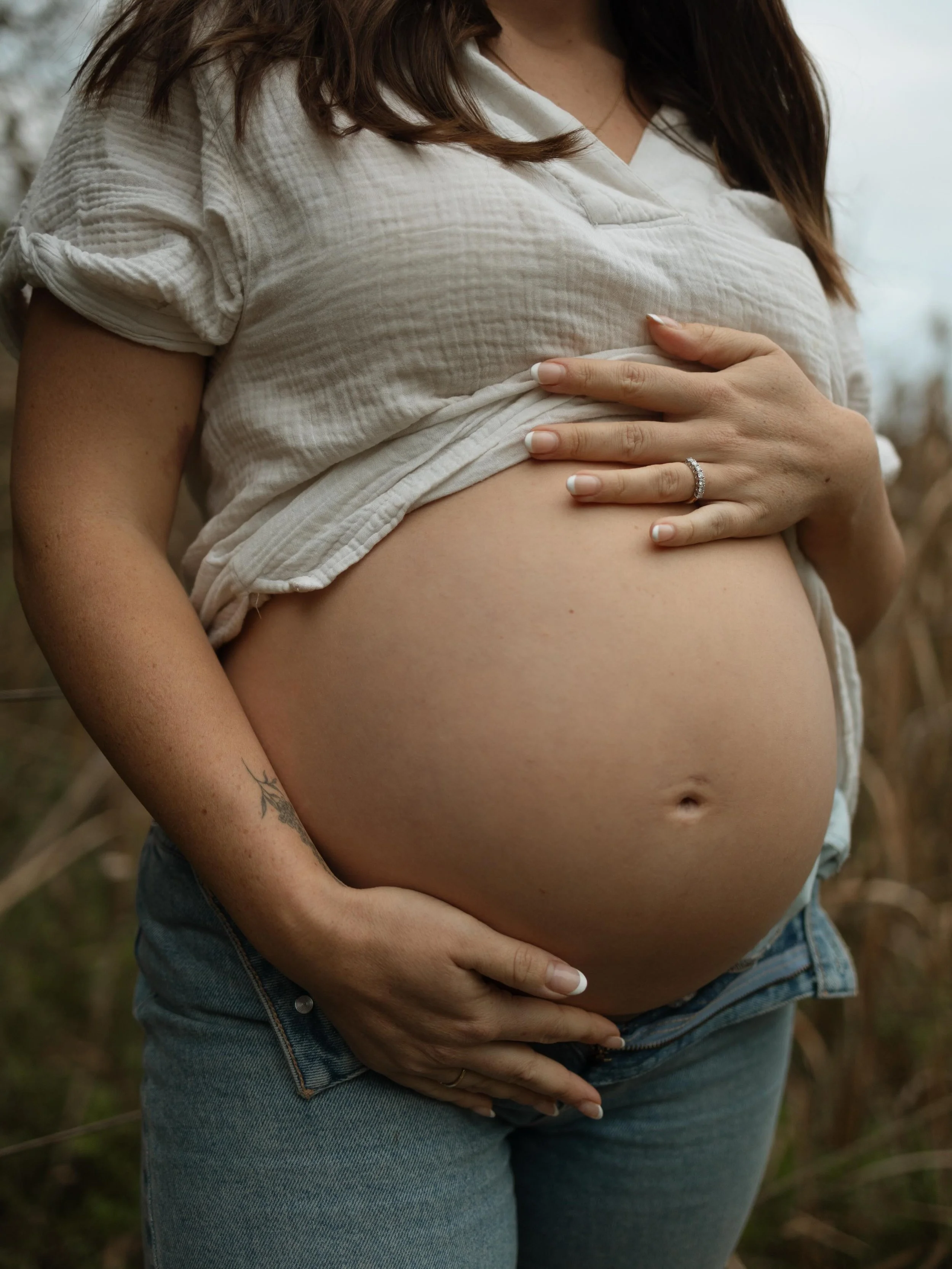 I am working on a stunning maternity session this week. How divine!  Capture this memory Mum - it&rsquo;s one you won&rsquo;t want to forget 🥰

We actually did this shoot a few days ago at Tower Hill&hellip;there&rsquo;s more than emus at Tower Hill