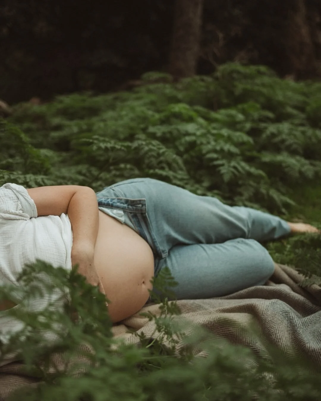 Maternity sessions are quickly becoming my absolute favourite. Caught between who you&rsquo;ve been and who you&rsquo;re about to become&hellip;

And there&rsquo;s something so dreamy about Winter light that just wraps around you in the softest way.
