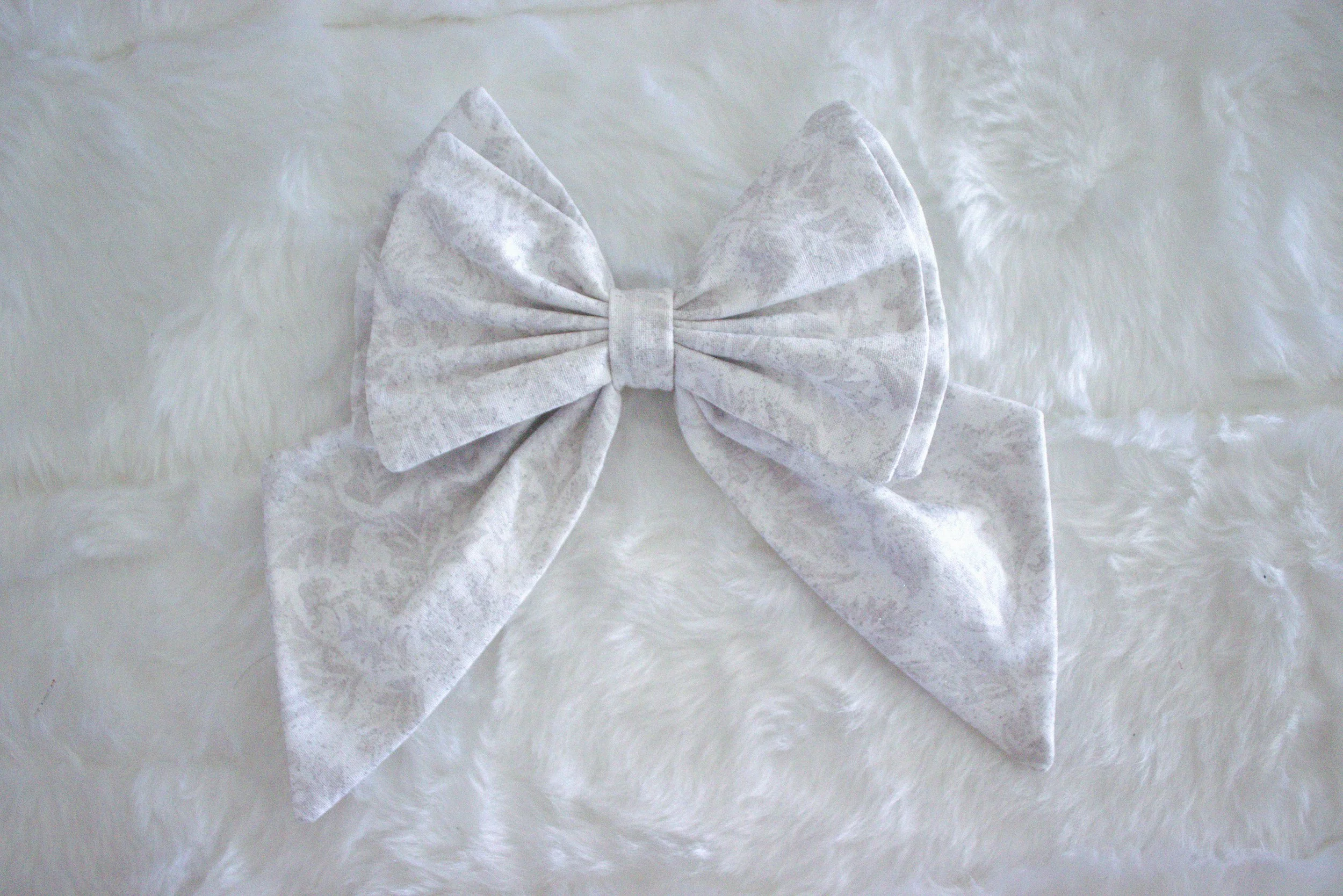 Medium Sailor Bow - Glitter Silverleaf