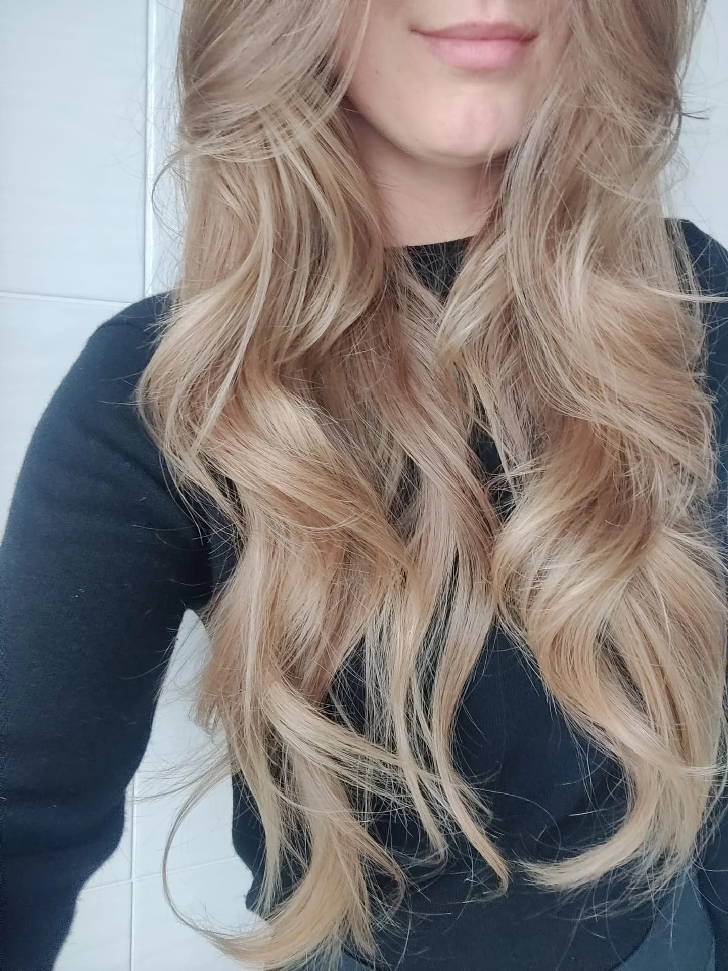 A 'blowdry' type of curl without the blow dry.

1. Use a heat protect spray and apply over the whole head.
2. Take your tong ( the larger the barrel, the softer and more loose the curl)
Start at the top or bottom of the hair (as you prefer), take you