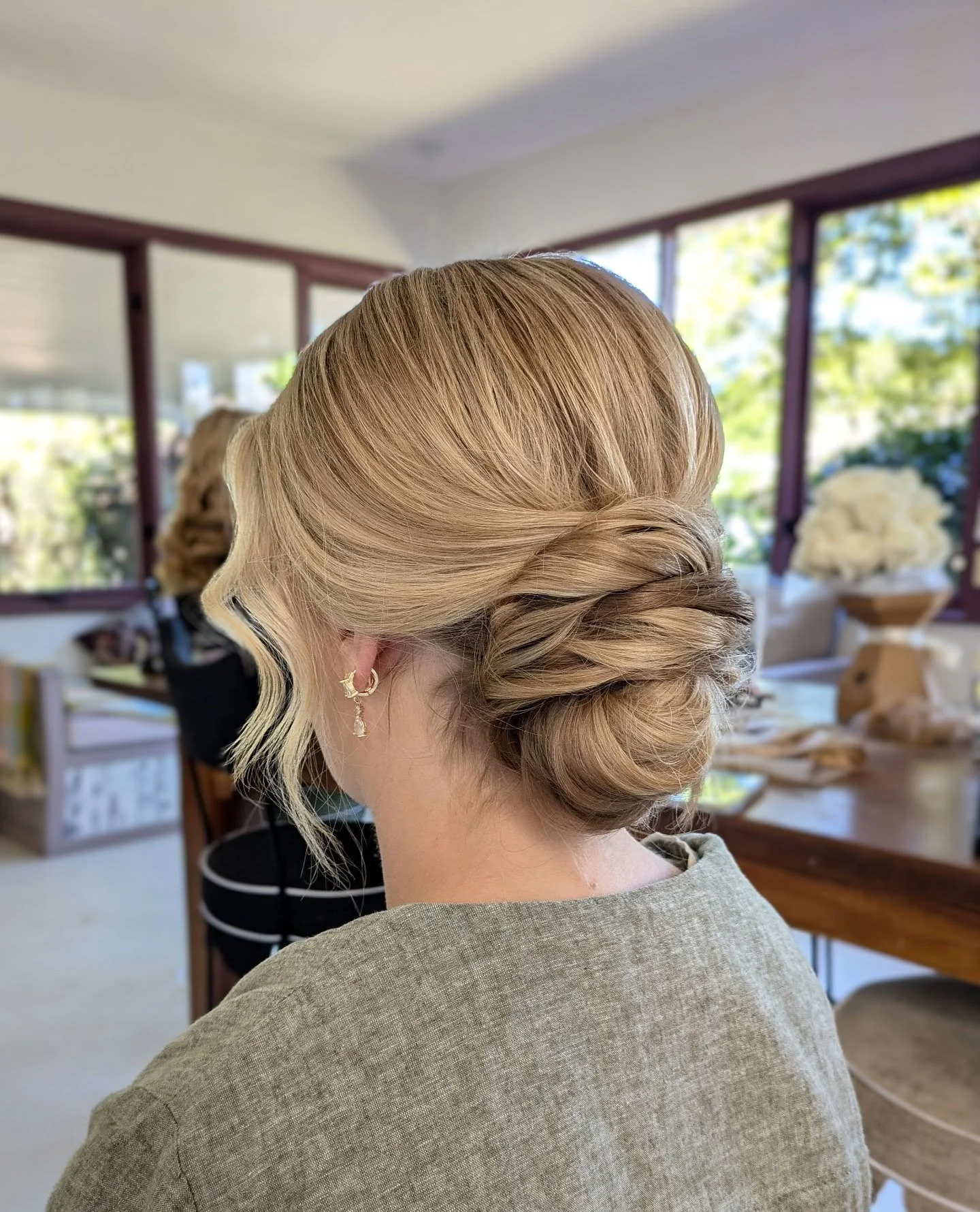 One of the gorgeous bridesmaids from Saturdays wonderful wedding 💞

For @bridalglowco 
Venue @themerribee 
Using @moroccanoil_au 

#bridalhairstylist