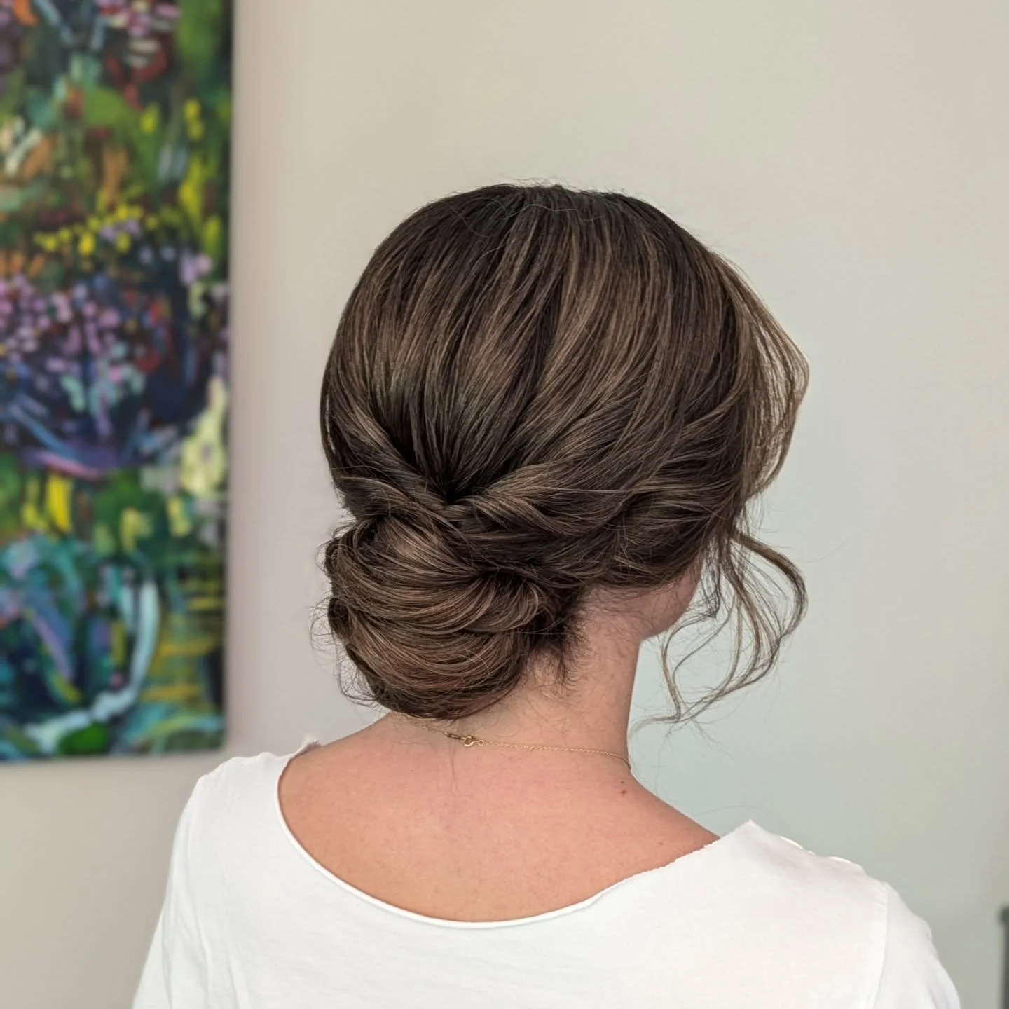 My beautiful client, getting ready for her friend's wedding !!

At the beautiful @montrosehousesouthernhighlands 
Hair by @solasta_artistry 
Using @moroccanoil @ariabeauty @schwarzkopfau

2026 bookings open! 🌺

#hairstylist #bridalhair #destinationw