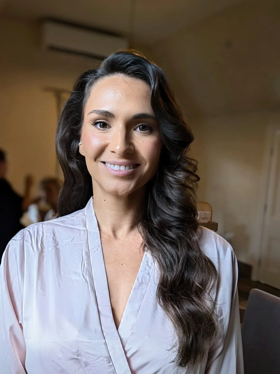 I love this type of glamour 💕

Hair @solasta_artistry 
Makeup @beautybygeorgiahull 
Venue @greyleigh.kiama 

#bridalhair #destinationwedding #bridalinspo #freelance