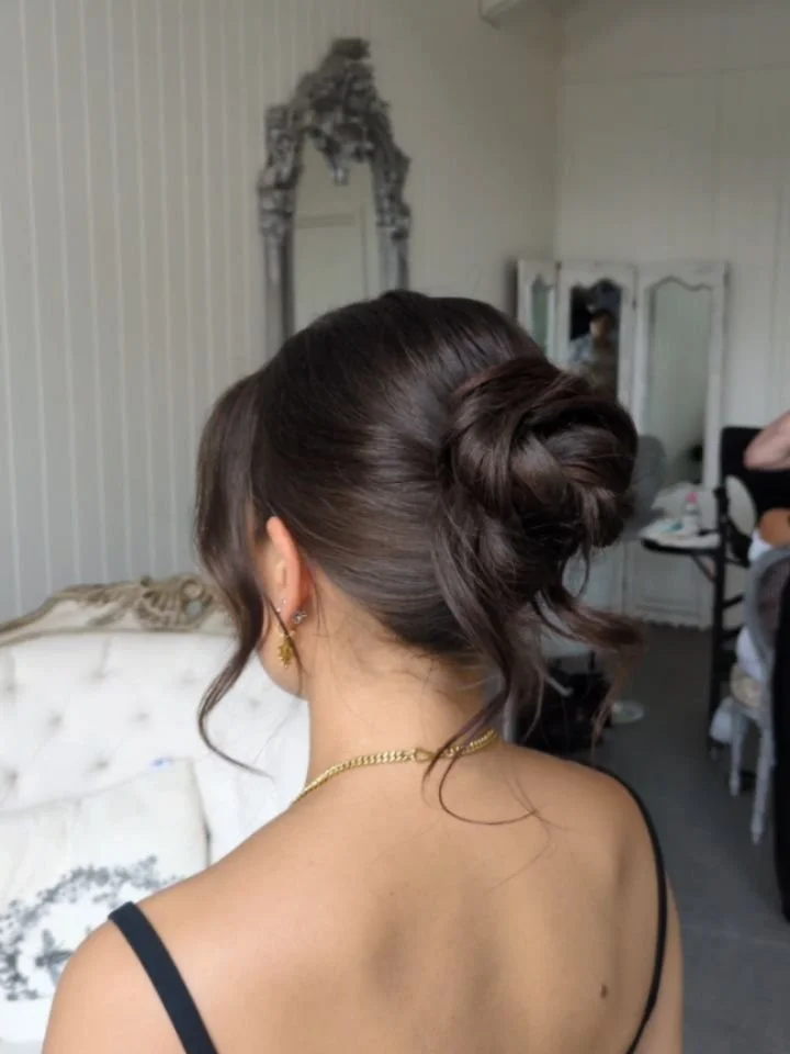 Love this style ! Always a fave xx

Hair by me, makeup by Lauren for @emerymakeup 
Venue @montrosehousesouthernhighlands 

#bridesmaidhair #hairinspo #destinationbridalhairstylist