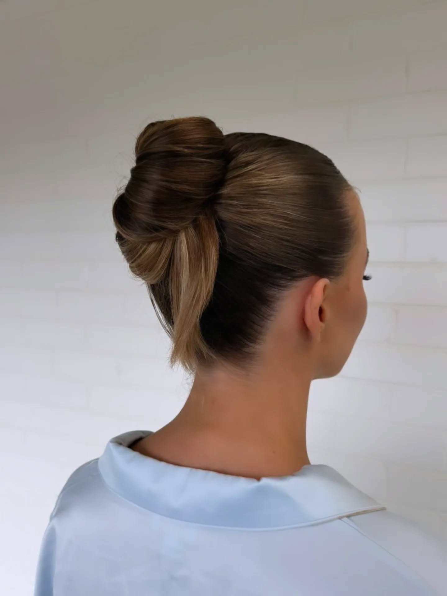 A modern request this last year x

Hair @solasta_artistry 
For @emerymakeup 
Venue @malibraefarm 

#destinationwedding #bridalhairstylist #hairinspo