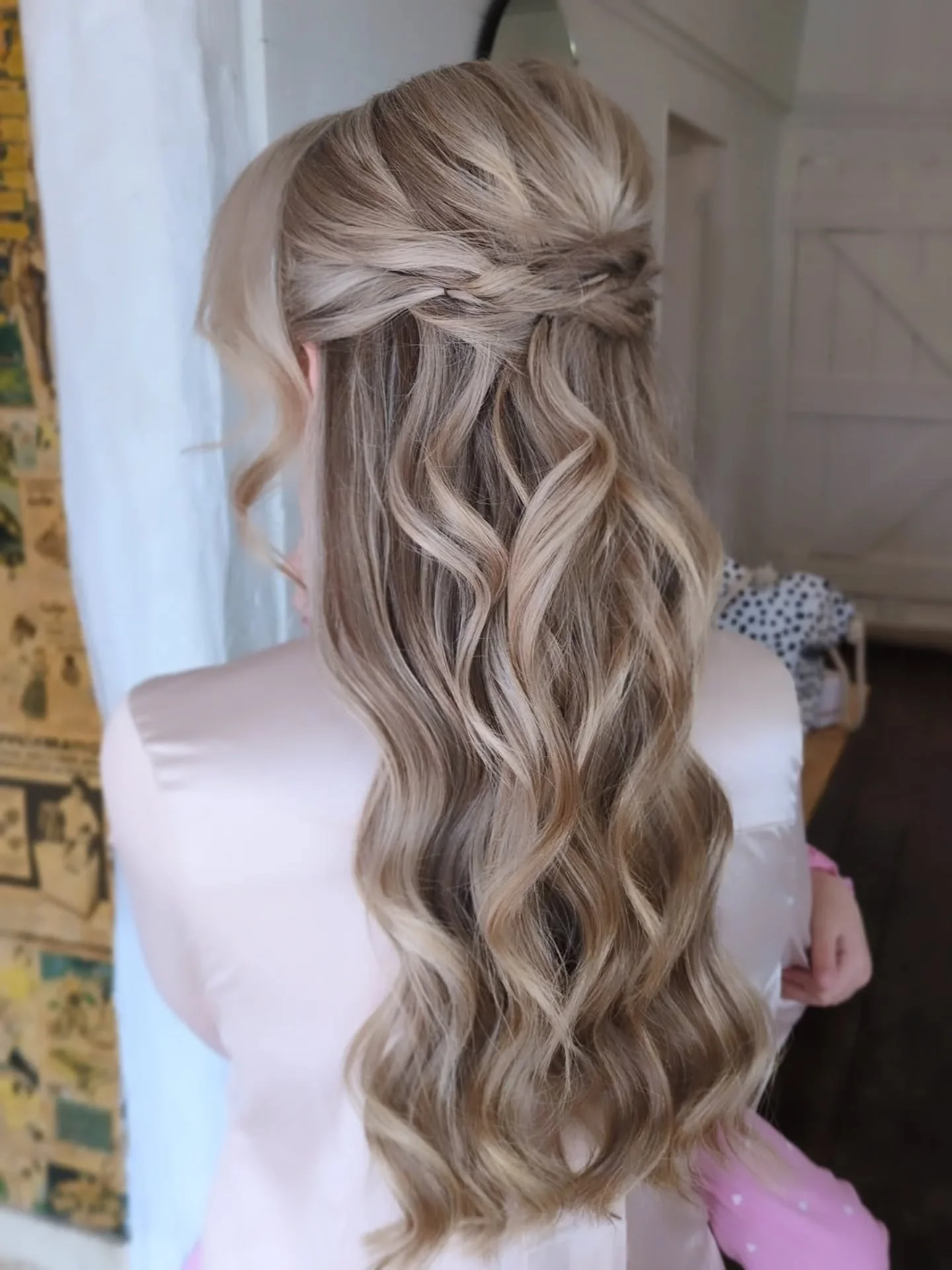 Gorgeous bride Tiana on her morning, with her sweet little 'mini me'! 

Xx

Venue @malibraefarm 
Hair @solasta_artistry 
Makeup - her friend x

#bridalhair #bowralbridal