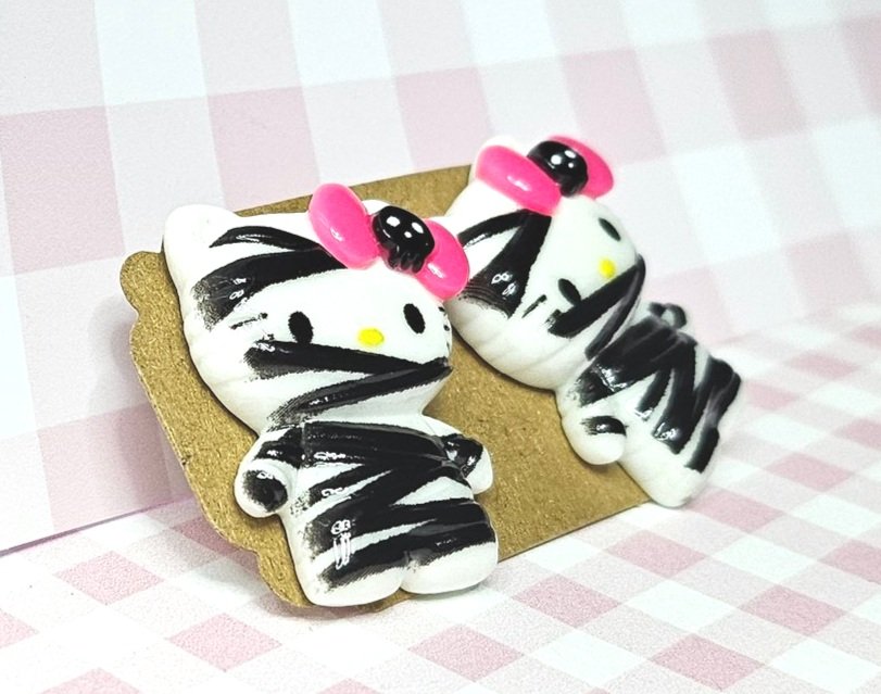 Sanrio - Spooky Kitty White - Creepy Kawaii Gothic Earrings