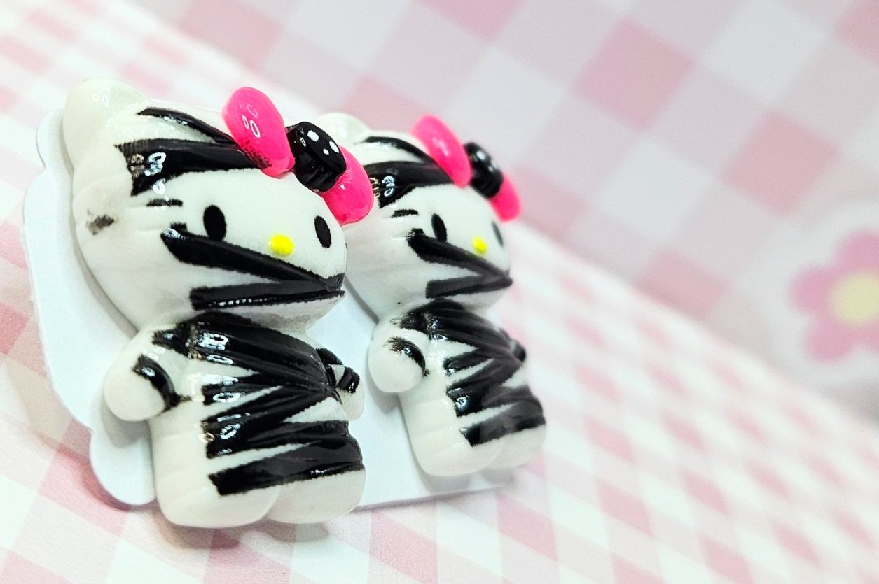 Sanrio - Spooky Kitty White - Creepy Kawaii Gothic Earrings