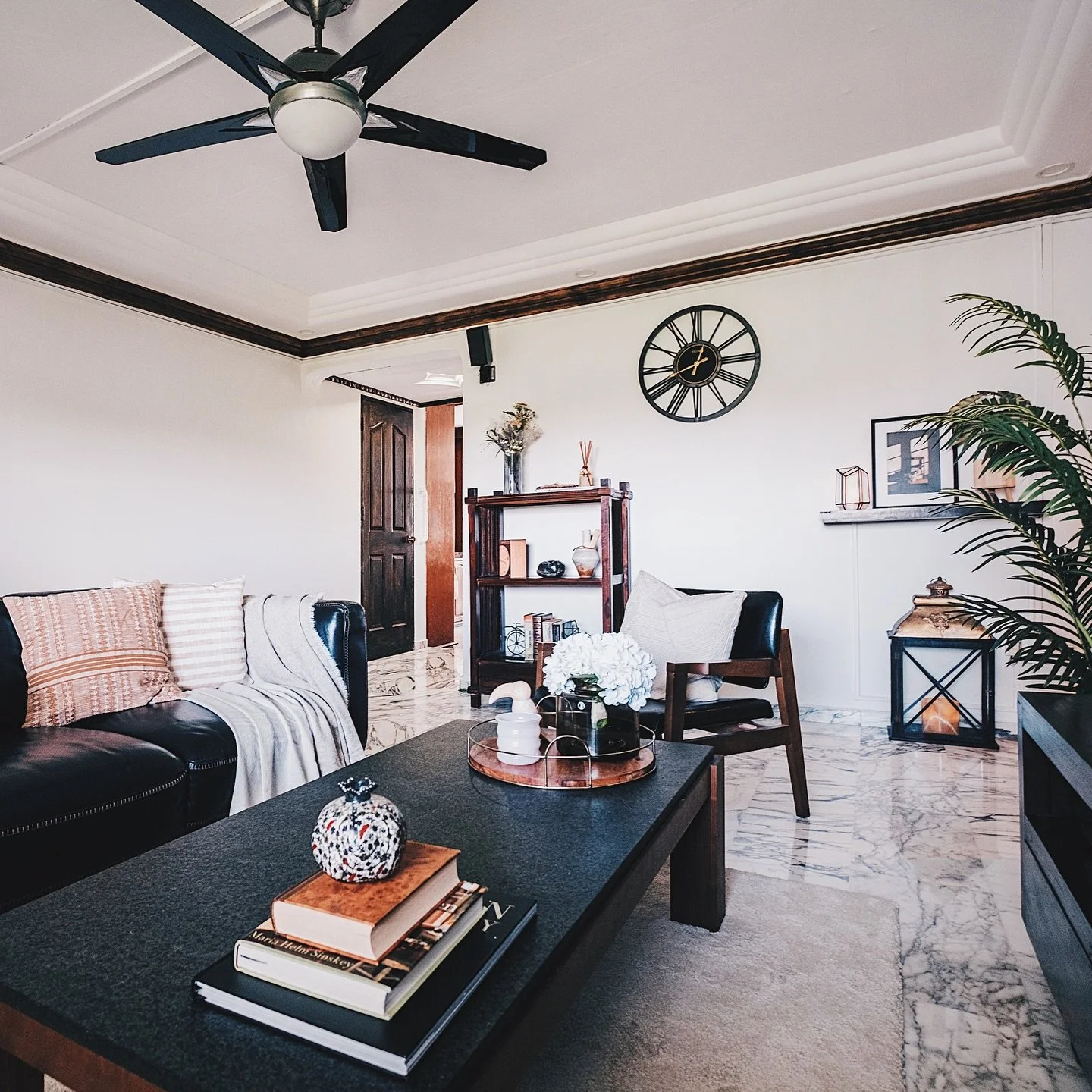 From polished marble to fragrant kopi, this is where heritage style meets the rhythm of everyday Singapore 🇸🇬

#singaporeliving #hdb #homeliving #homestyle #homestaging #sg60