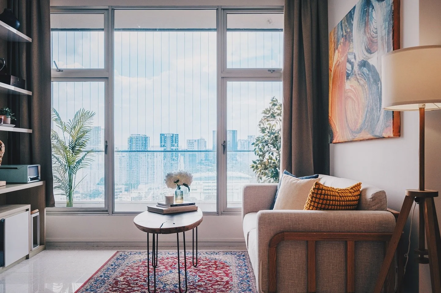 A curated home, framed by the horizon.

#home #homestyle #sghomes #sghomestyling #homestaging
