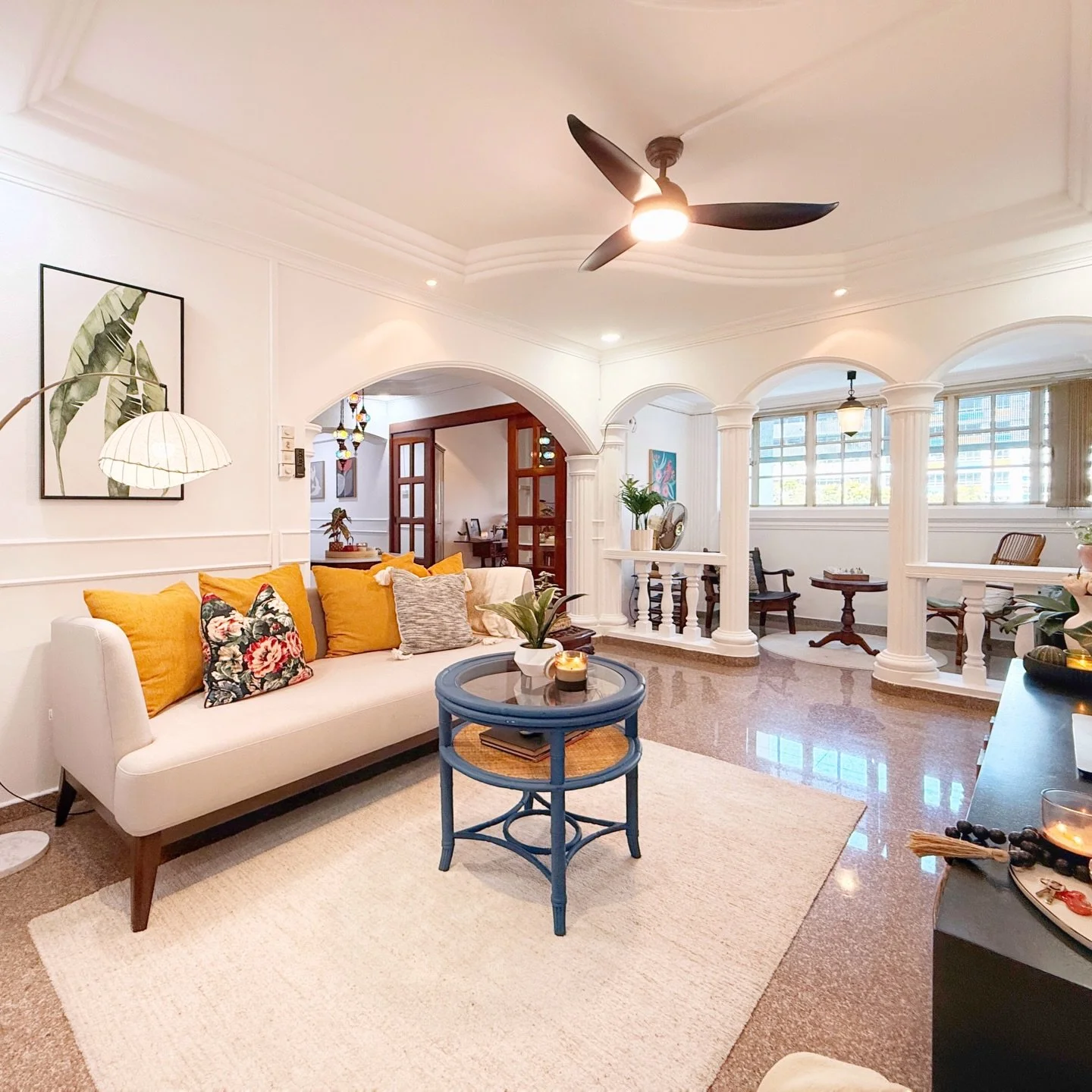 There&rsquo;s something timeless about a room dressed in vintage character.
Every piece, every texture, every corner adds to the story.
➡️ Swipe to explore the charm of this spacious living room.

#homestager #homedeco #sghomes