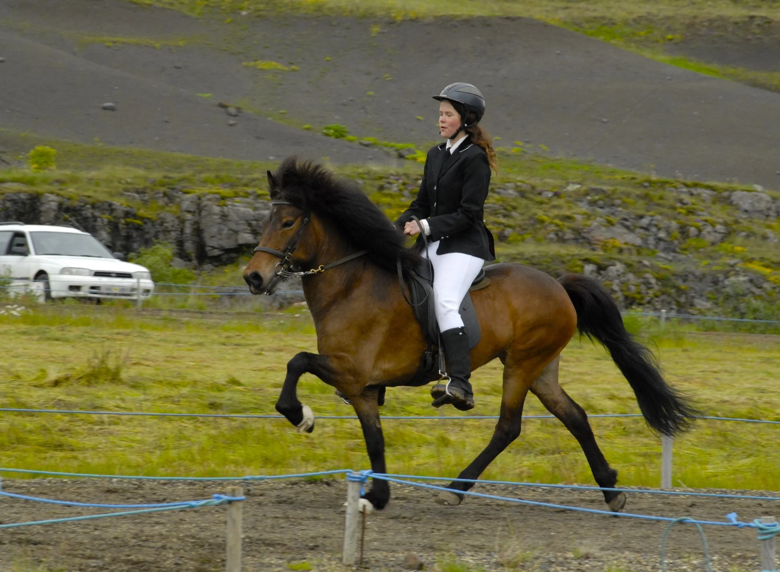 Sigurbjörg Bára riding Fjöður