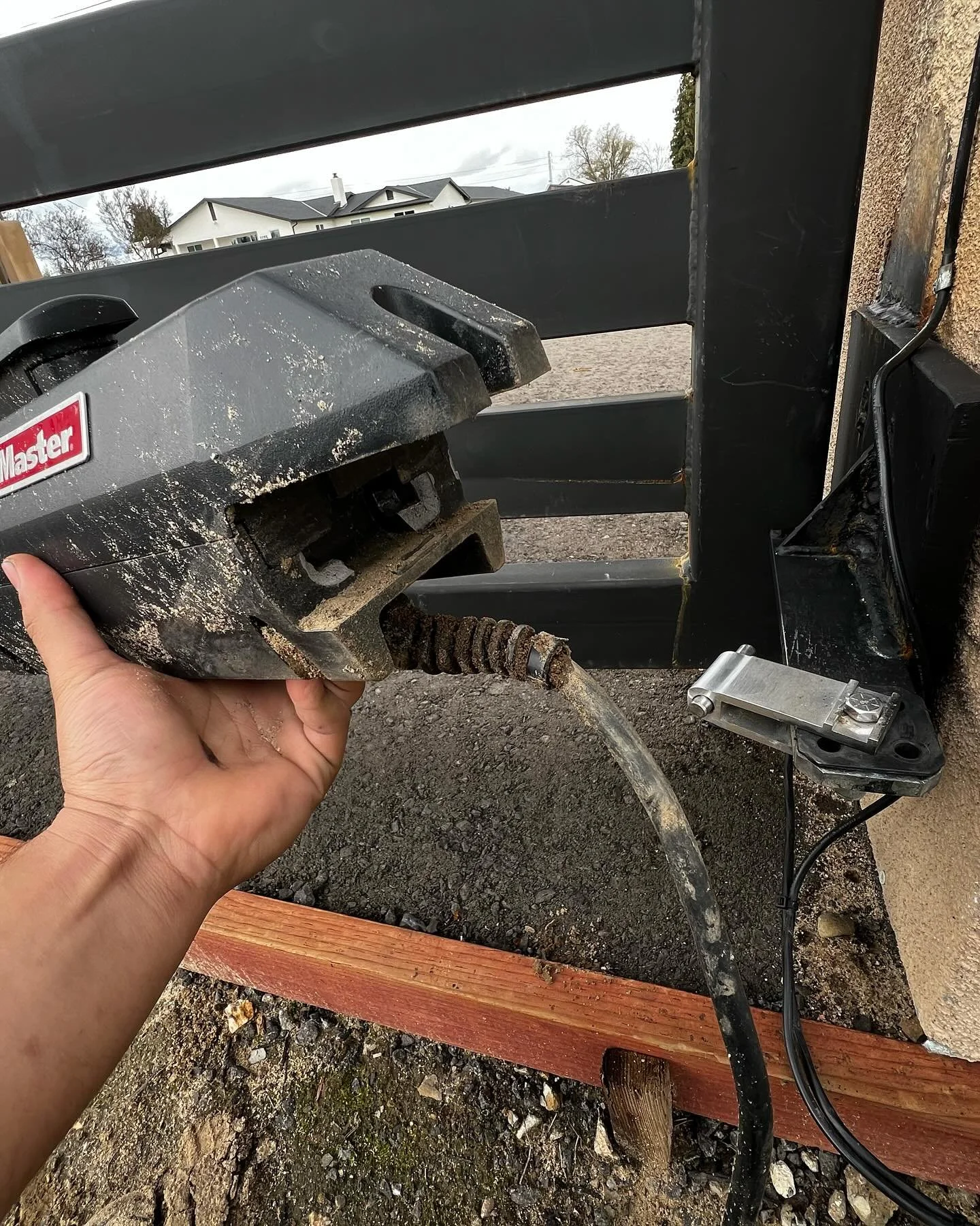A pair of gates we repaired and fabricated for a client. A really big job but we still got it done. Contact us for your next welding project.

#weldingbusiness #mobilewelding #dumpster #repair #welding #welder #fabrication #weld #tigwelding #weldlife