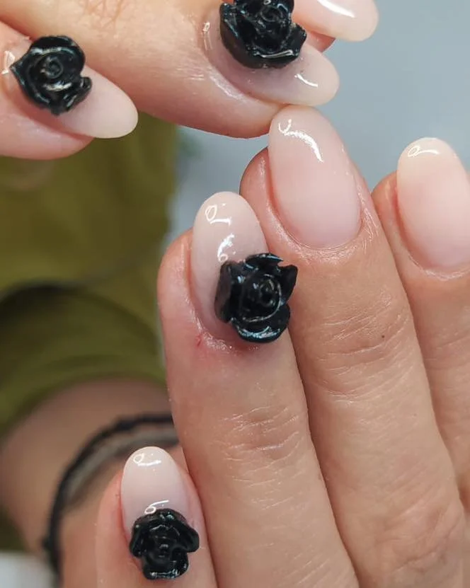 Black roses in full bloom 🖤🌹 pure elegance #3Dnails