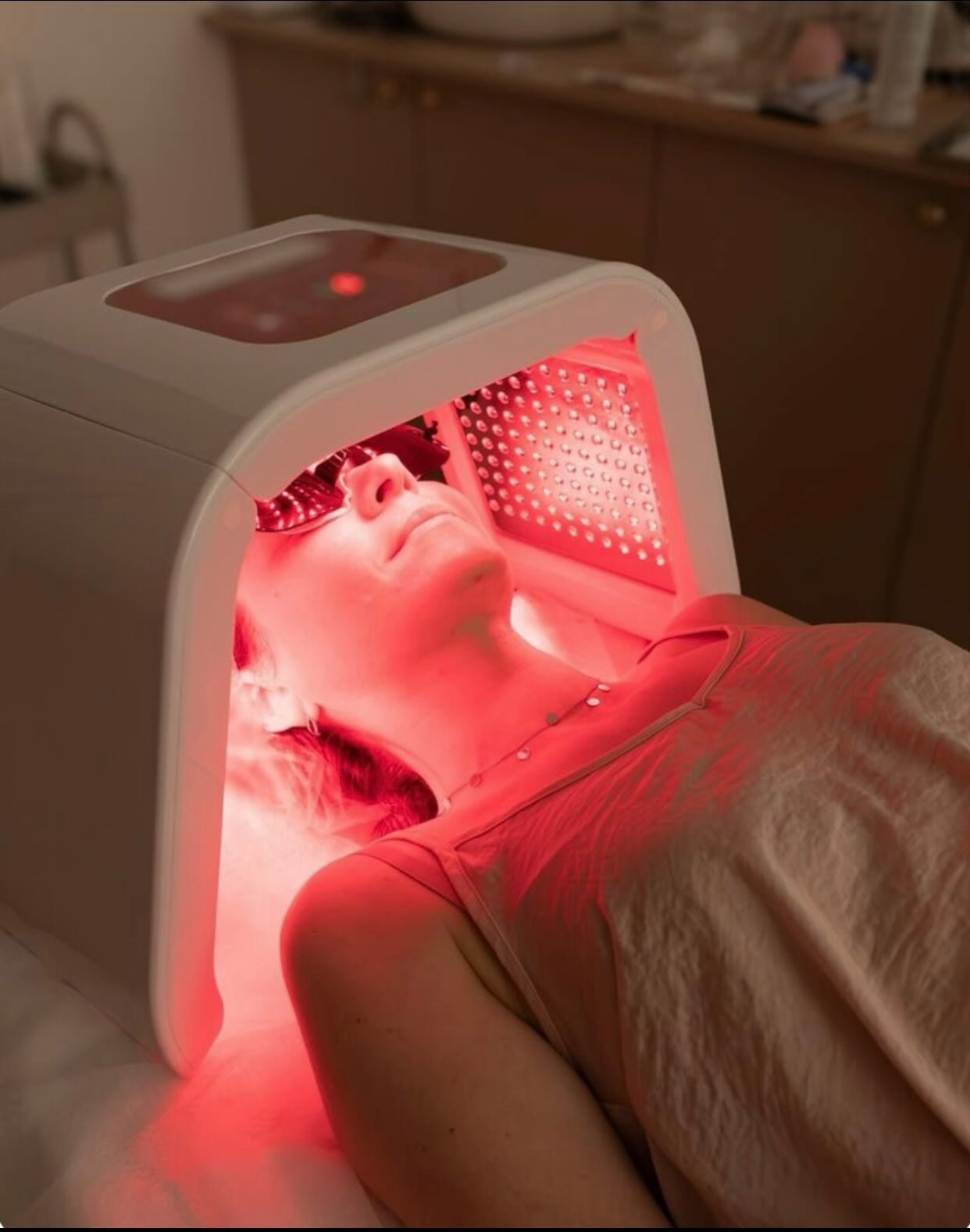 ✨ Cyber Monday!
Good news &mdash; our offers are staying until the end of the year! Treat yourself to a 30-minute Booster Facial for just 20&euro;, or upgrade any treatment with a 30-minute LED Light Therapy session for only 10&euro;.
Self-care seaso