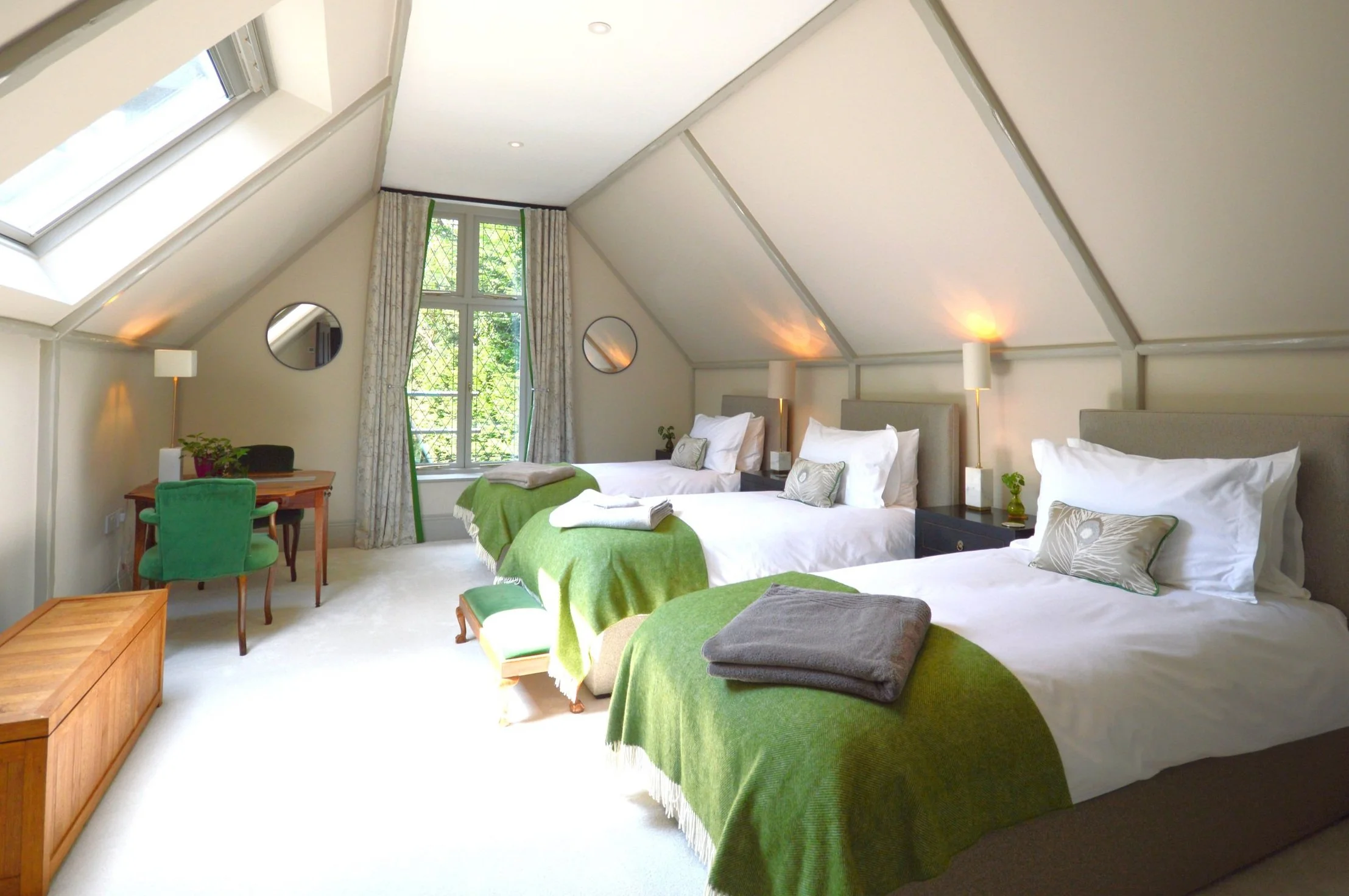 Robin bedroom - 3 single beds.jpg