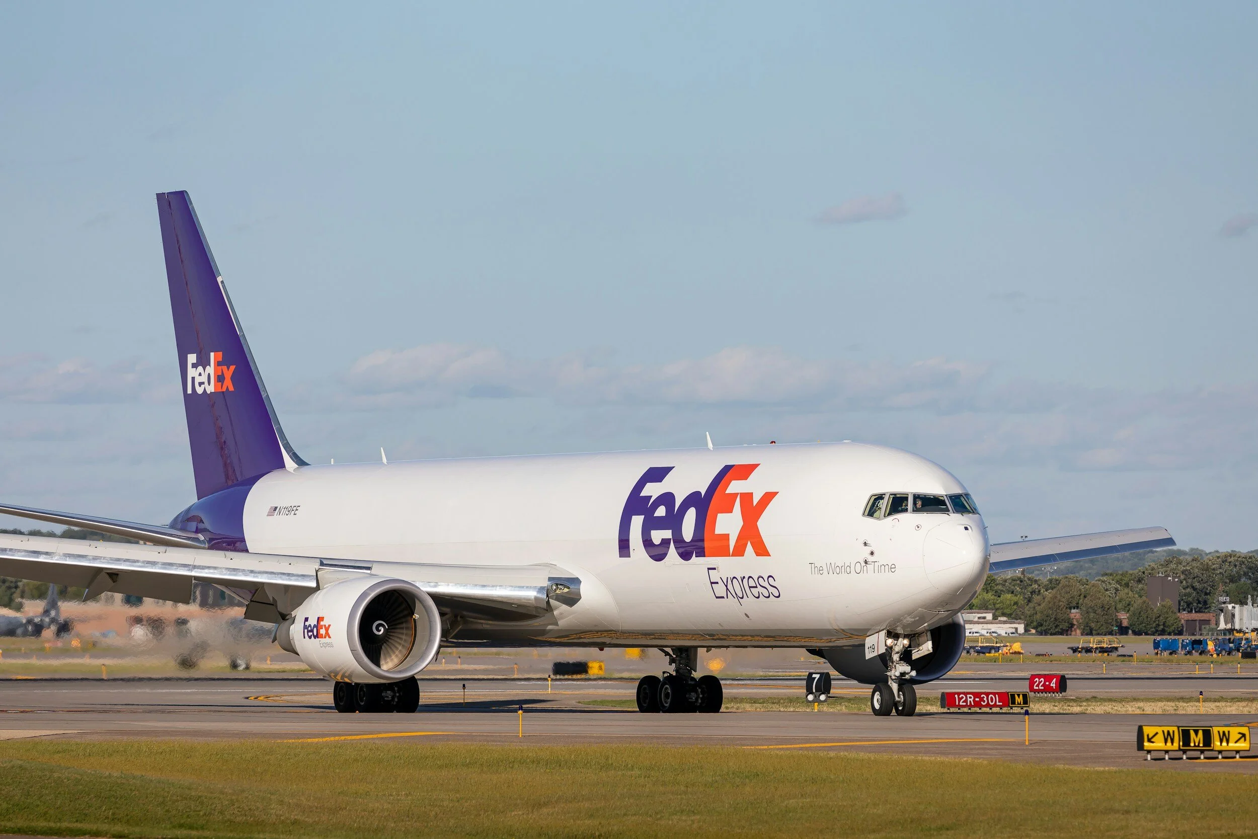 fedex plane