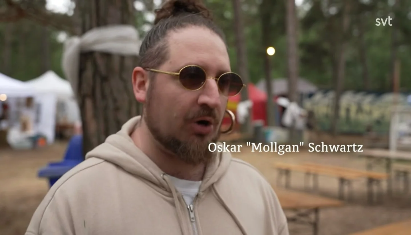 Kolla mamma jag &auml;r p&aring; TV! Jag kikar in n&aring;gra sekunder i SVT&rsquo;s inslag om grymma @efiaabu 🙌 Fr&aring;n @olandroots i sommras ❤️