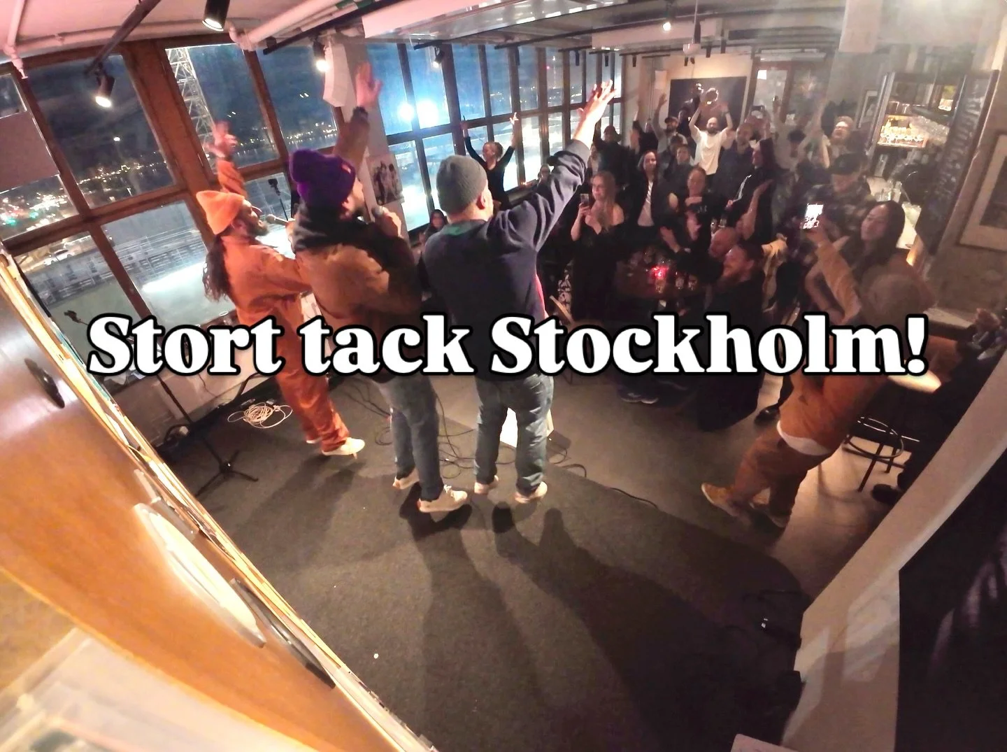 J&auml;vlar vilken kv&auml;ll ❤️ Stort tack Stockholm, vi var inte riktigt beredda p&aring; s&aring; h&auml;r fint bem&ouml;tande! Ni fick tre vilsna G&ouml;teborgare att k&auml;nna sig som hemma 🫢🥲Vi kommer tillbaks! // Mollgan och Mollgang