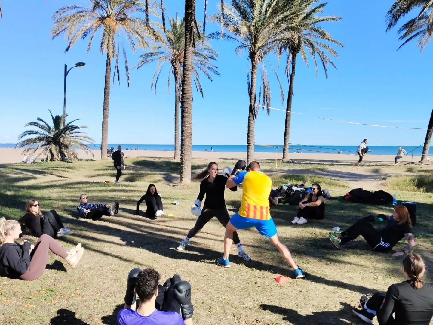 𝐁𝐨𝐱𝐢𝐧𝐠 𝐰𝐢𝐭𝐡 𝐠𝐨𝐨𝐝 𝐩𝐞𝐨𝐩𝐥𝐞. 𝐍𝐨𝐭𝐡𝐢𝐧𝐠 𝐛𝐞𝐭𝐭𝐞𝐫!

It's been a beautiful positive start to 2016. Very grateful &hearts;️

Looking forward to the week ahead 😊

All welcome to join us on this little journey🛣️

#clubforcommunit