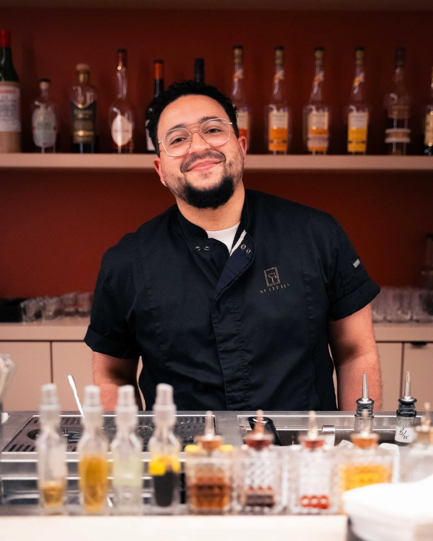 Ever wonder why our drinks never miss? 👀 Consistency isn&rsquo;t luck! From meticulous drink prep to upholding our hospitality game, he&rsquo;s the all-rounded leader and ultimate team player! 
Our one and only Head Bartender @evanscorey_ ✨🔥

💛Wha