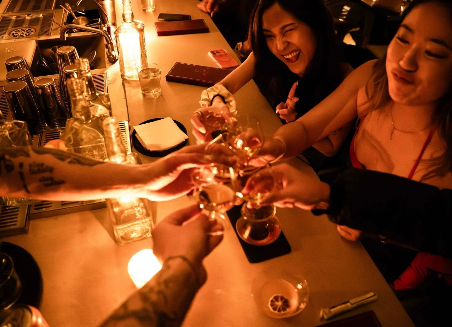 Cheers to another Friday! 🥂
Time to unwind and sip after a week of hard work 🍸✨ You know you deserve it ;) 

#suite115