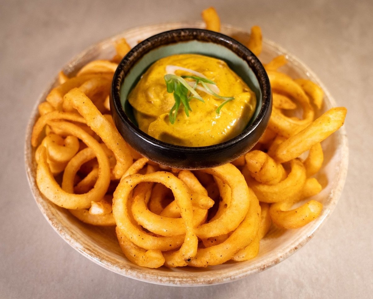 Not just another bar with fries&hellip; ours are curly 😉💅
Come try our bar snacks!

#suite115
