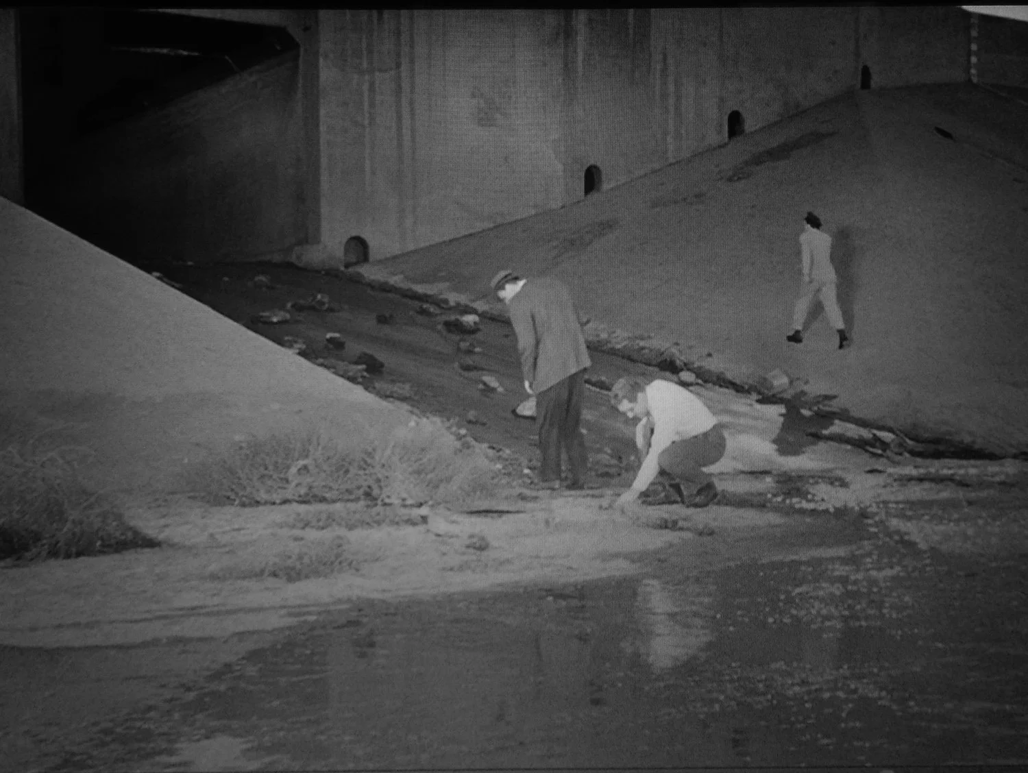 Them-entrance to the tunnel.jpeg